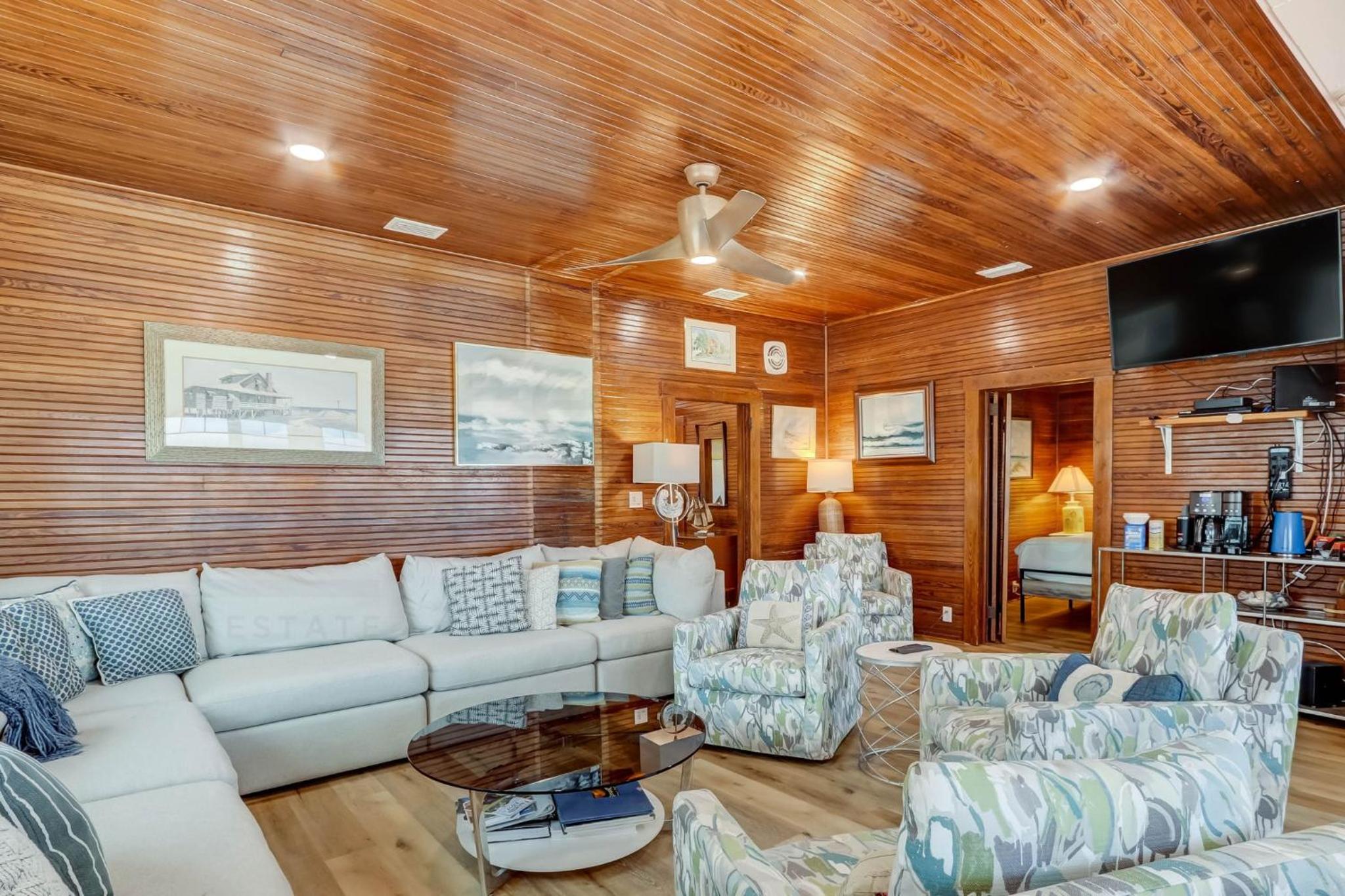 DogFriendly Beachfront Condo view 4