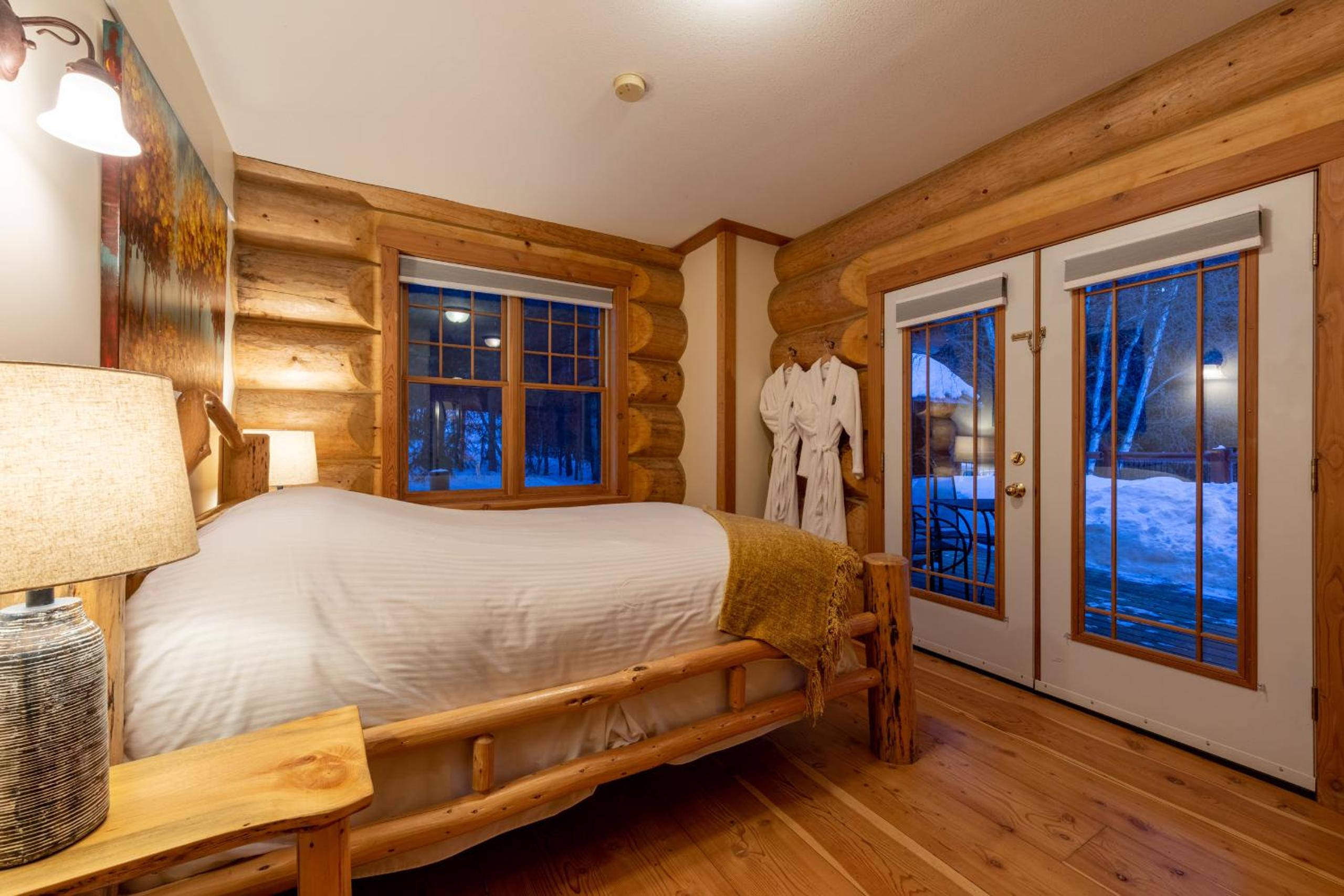 Golden Vacations - Moberly Lodge - Property Image 5