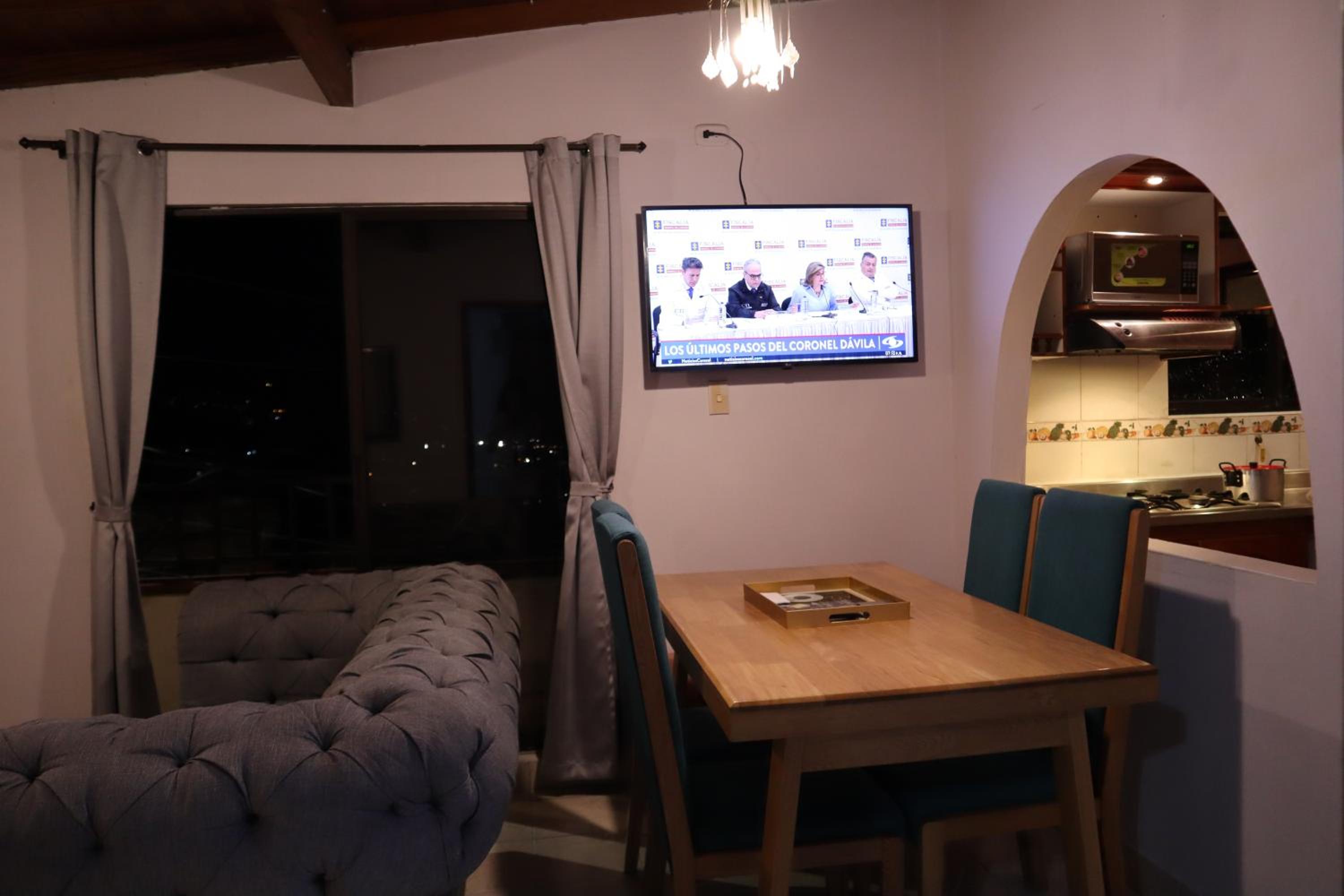 Wonderful house with views in Medellin-fiber optics view 5