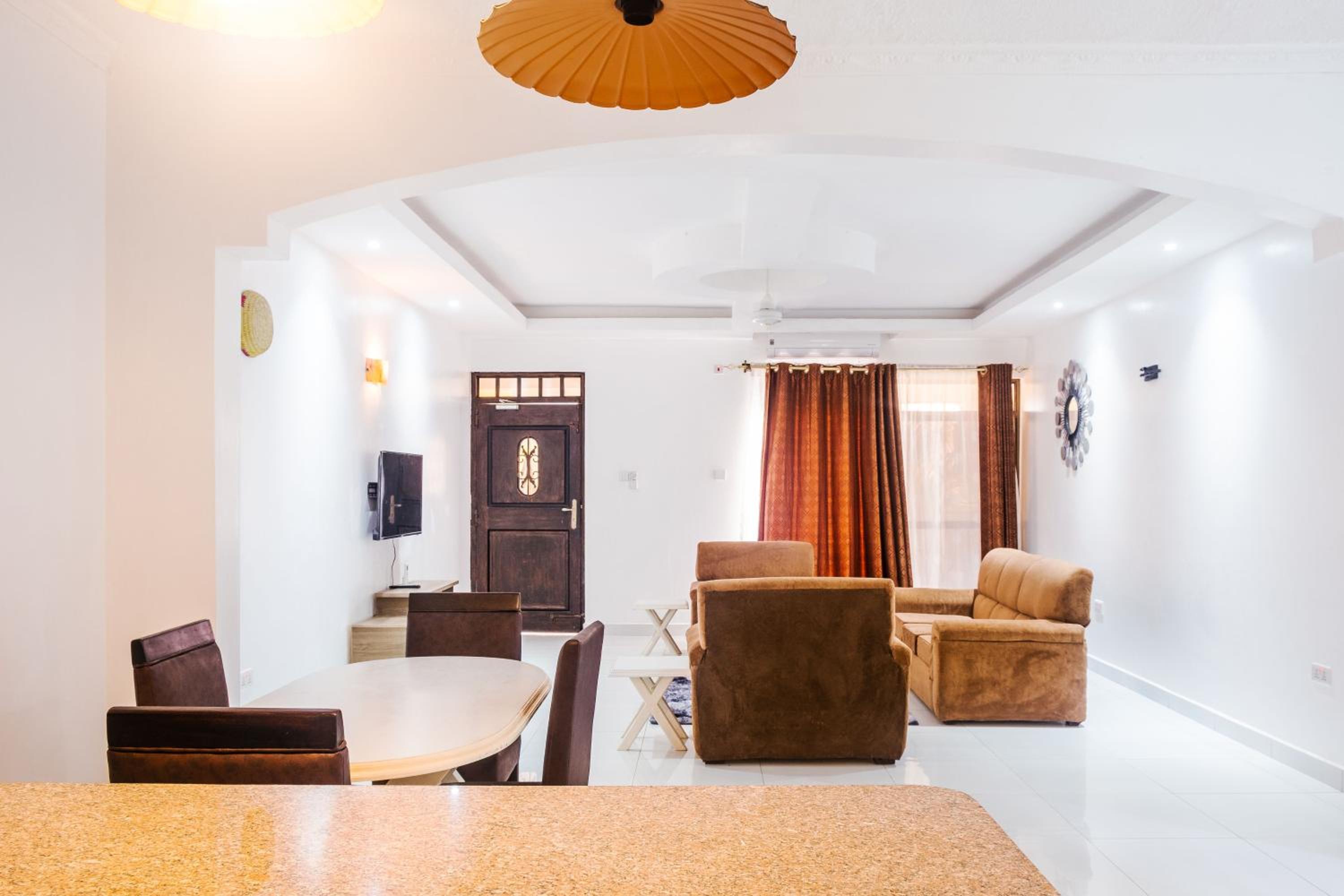 Uhai Vacations