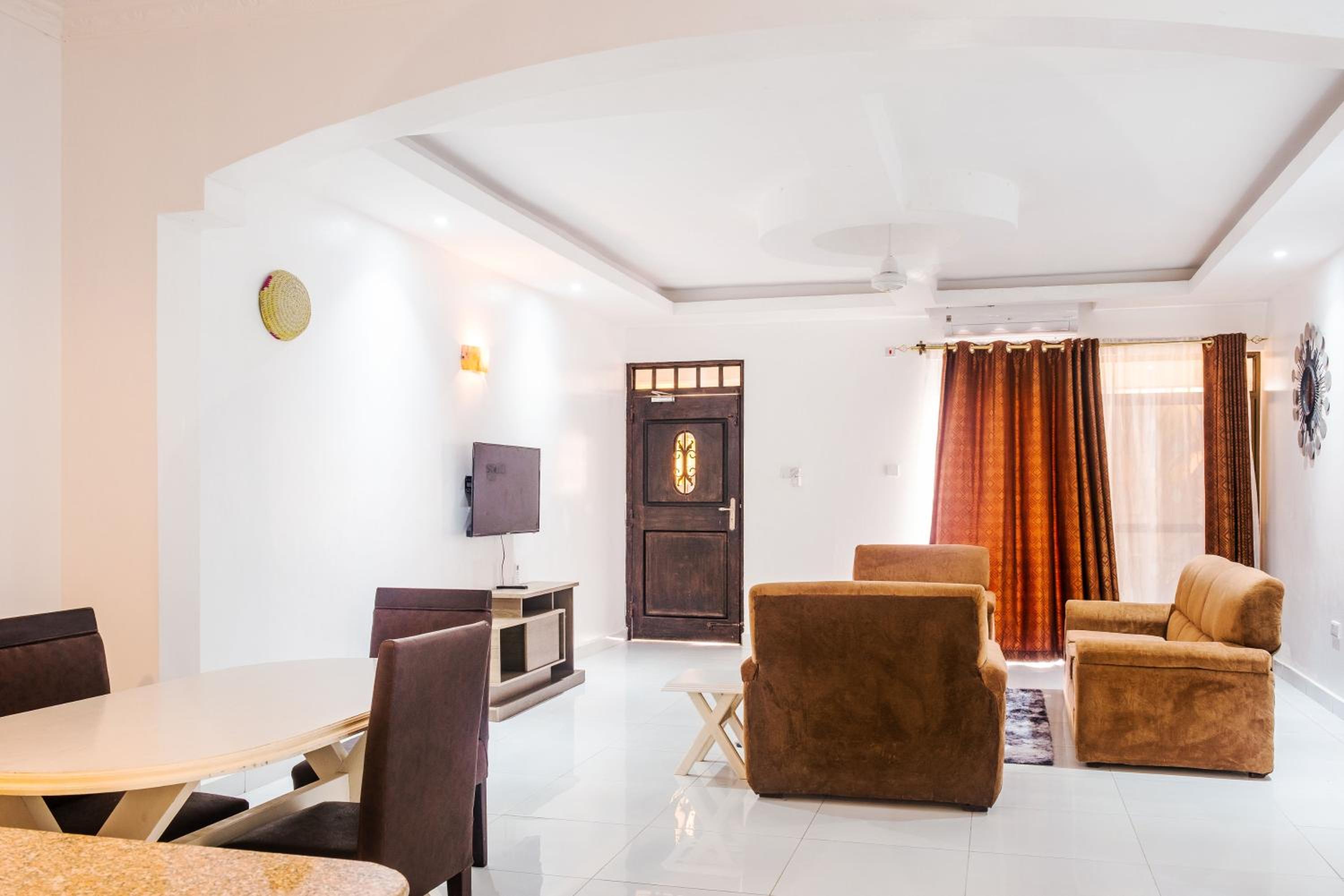 Uhai Vacations