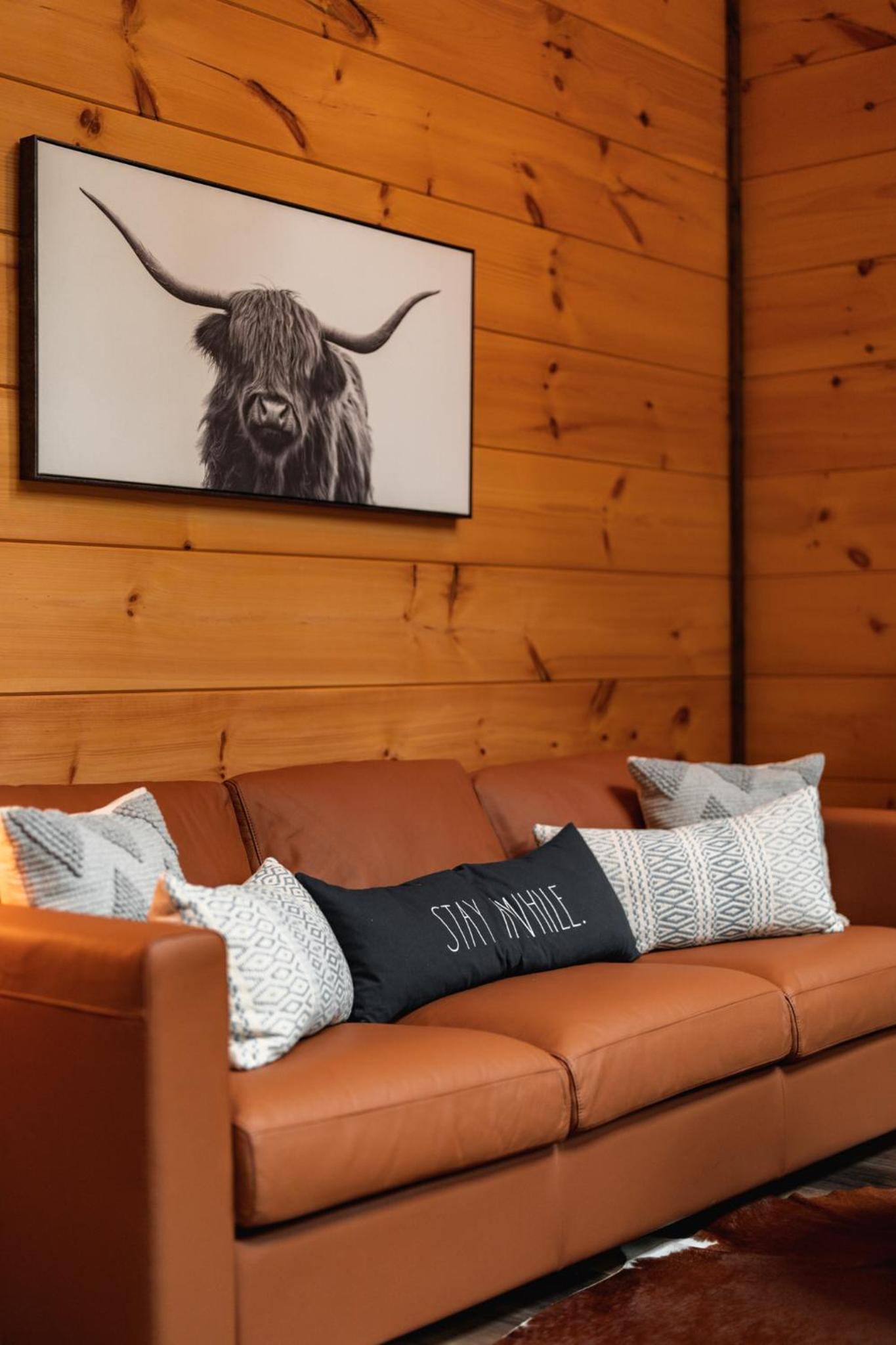 New Cozy Mountain Chalet Hot Tub Near Downtown