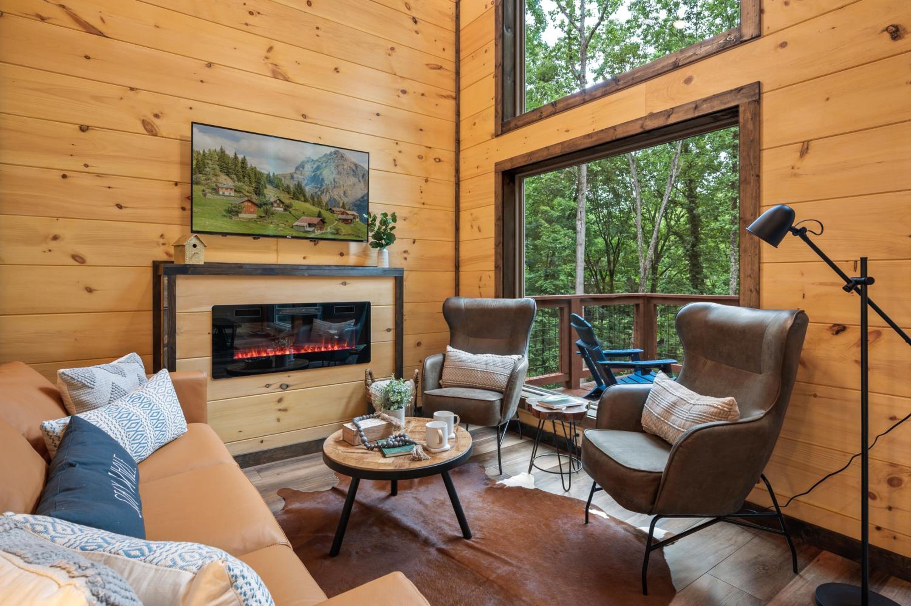 New Cozy Mountain Chalet Hot Tub Near Downtown