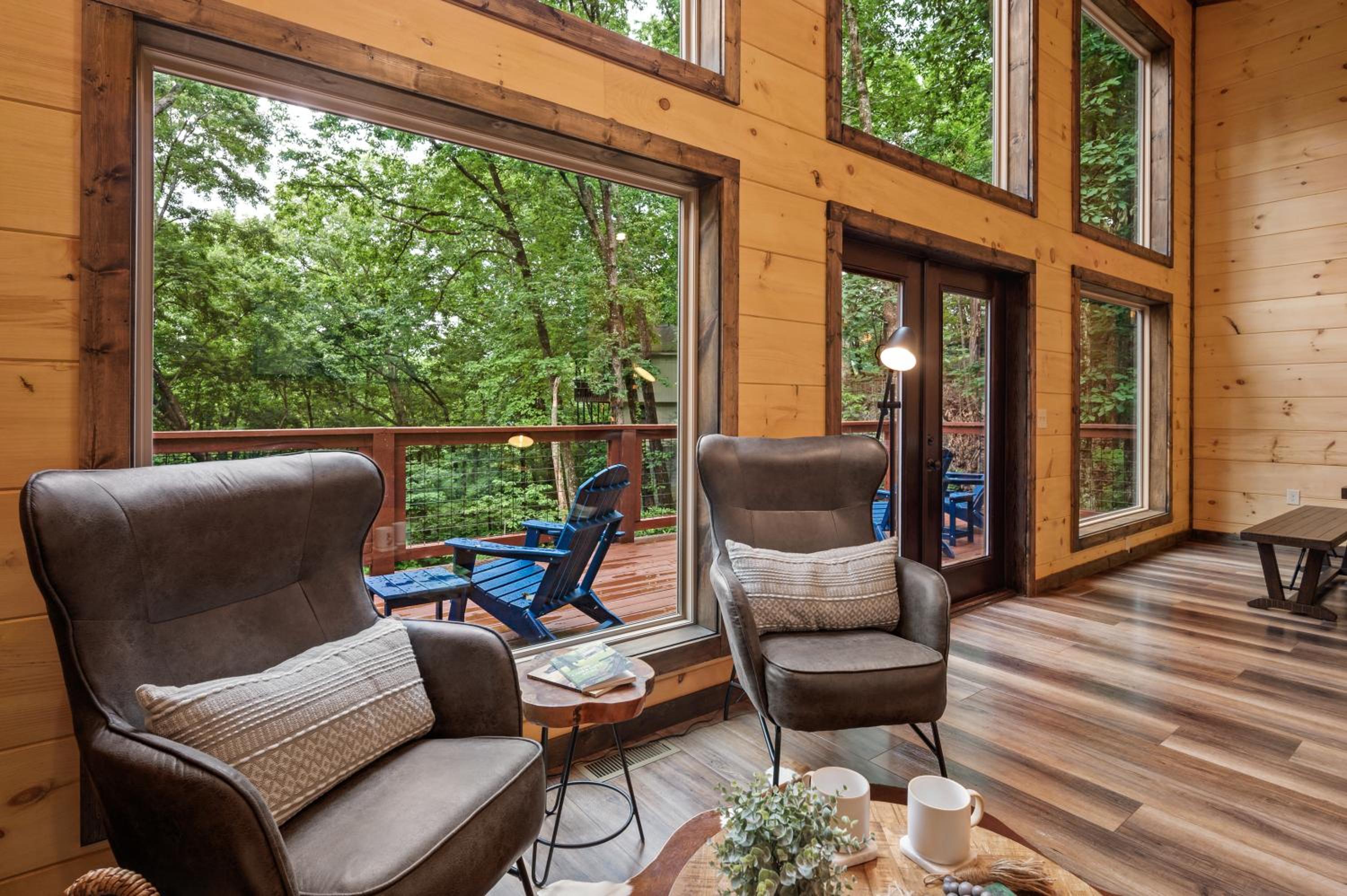 New Cozy Mountain Chalet Hot Tub Near Downtown
