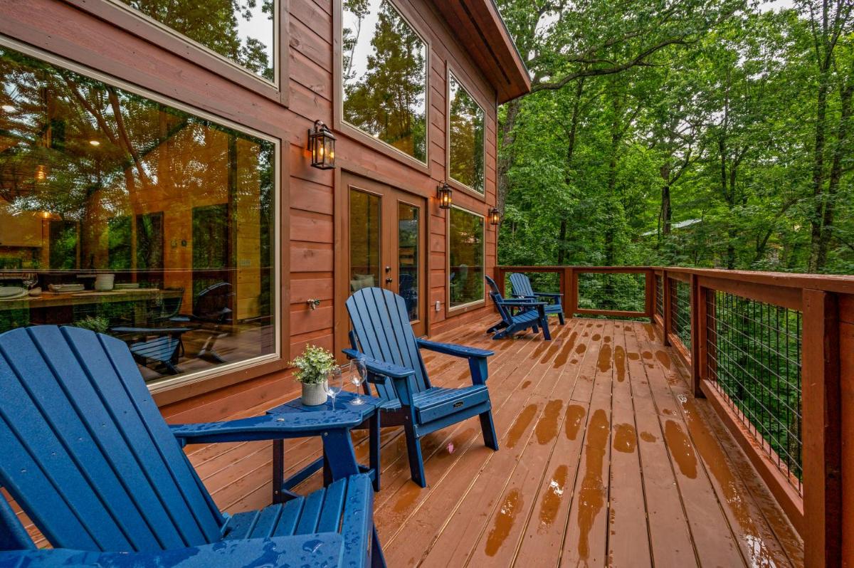 New Cozy Mountain Chalet Hot Tub Near Downtown