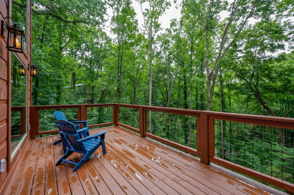 New Cozy Mountain Chalet Hot Tub Near Downtown