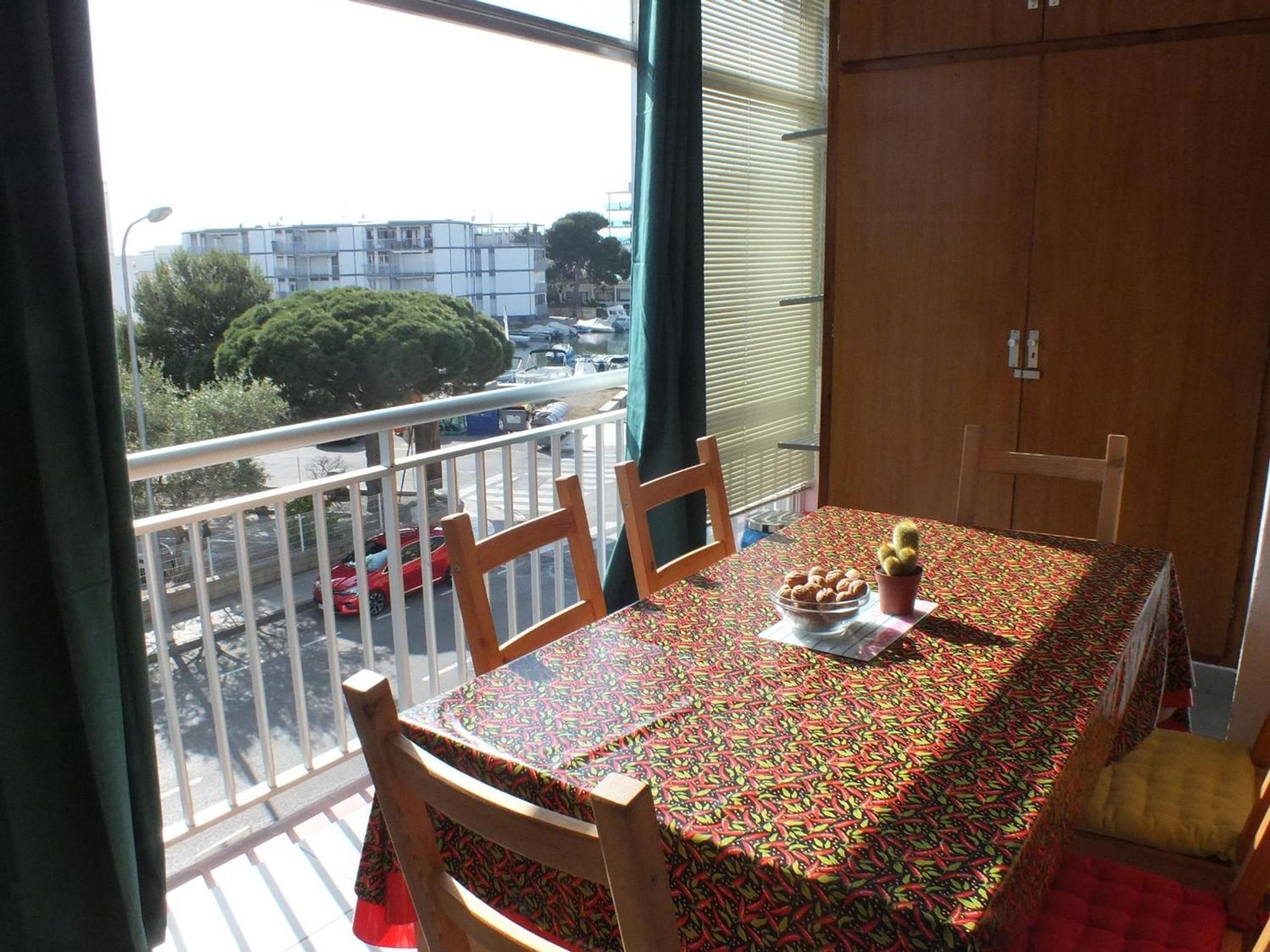Apartamento Cerca de la Playa con Terraza y Parking en Roses, Costa Brava - ES-204-55 view 4