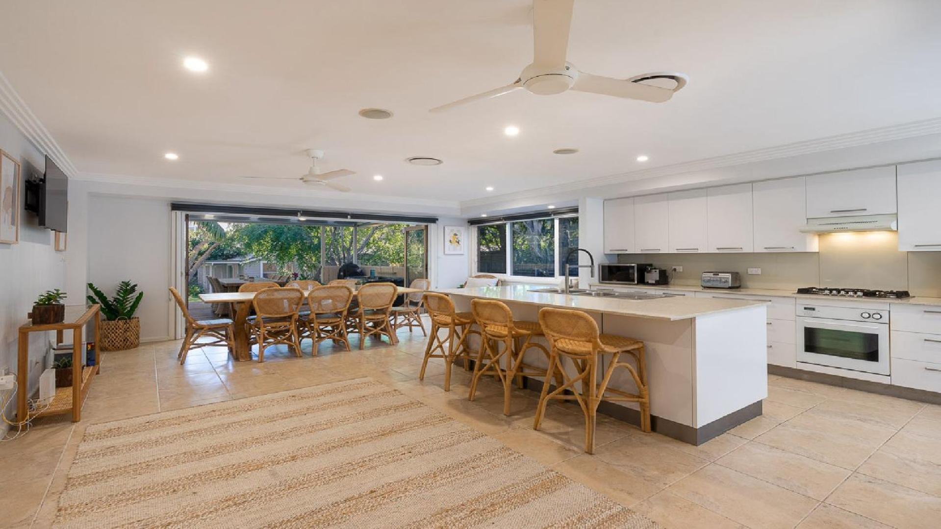 Coral Paradise - Metres From Beachfront