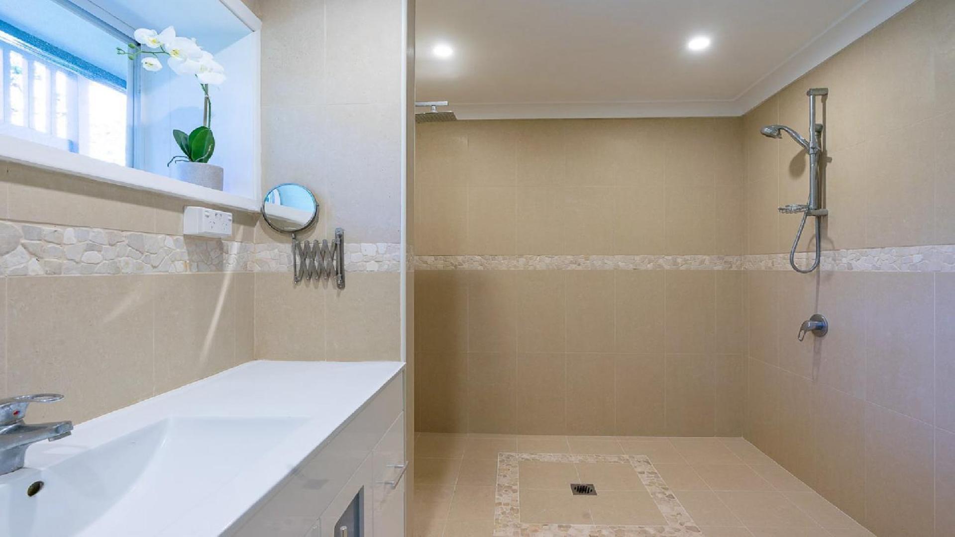 Coral Paradise - Metres From Beachfront