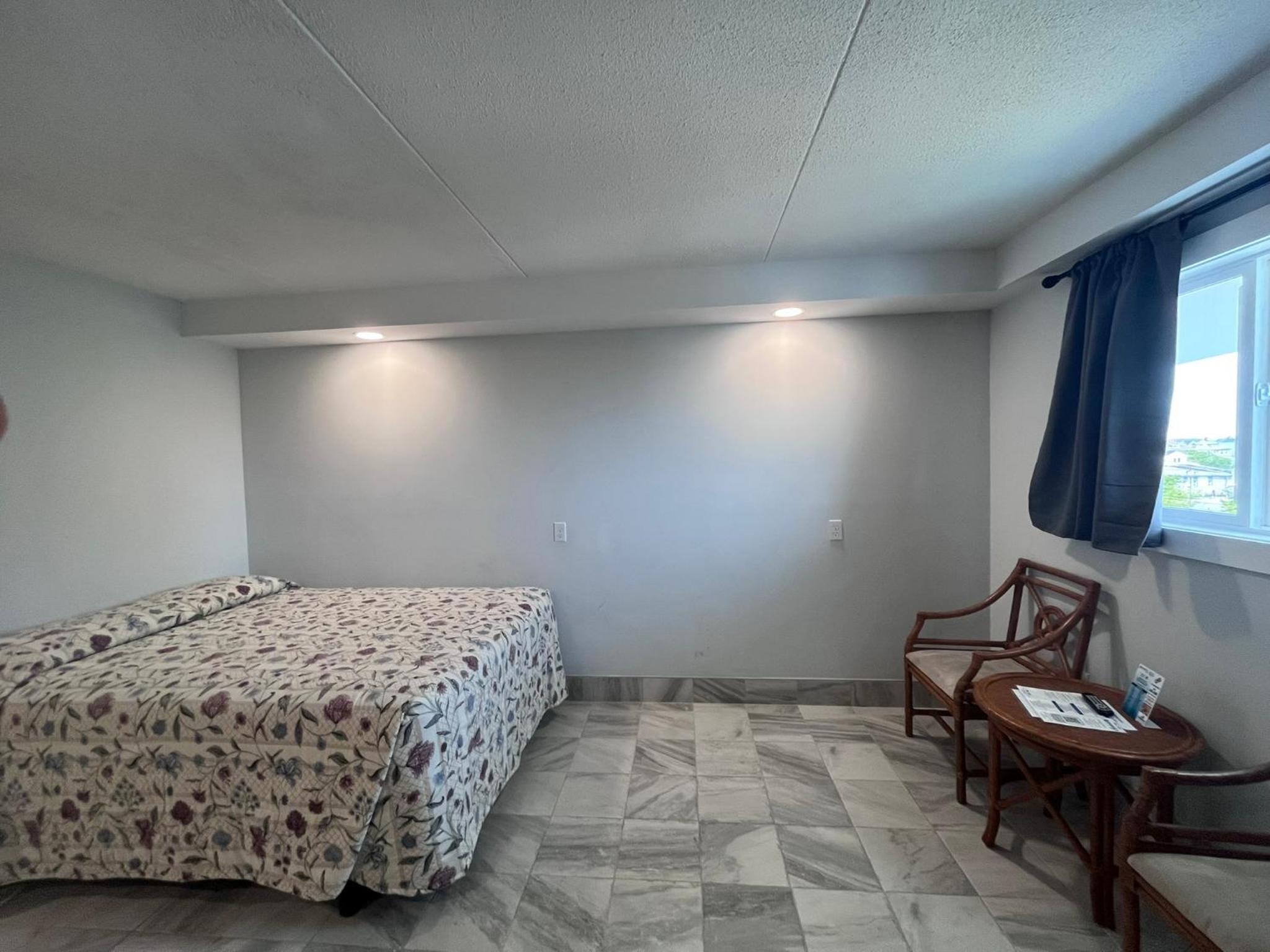Admiral Resort Motel