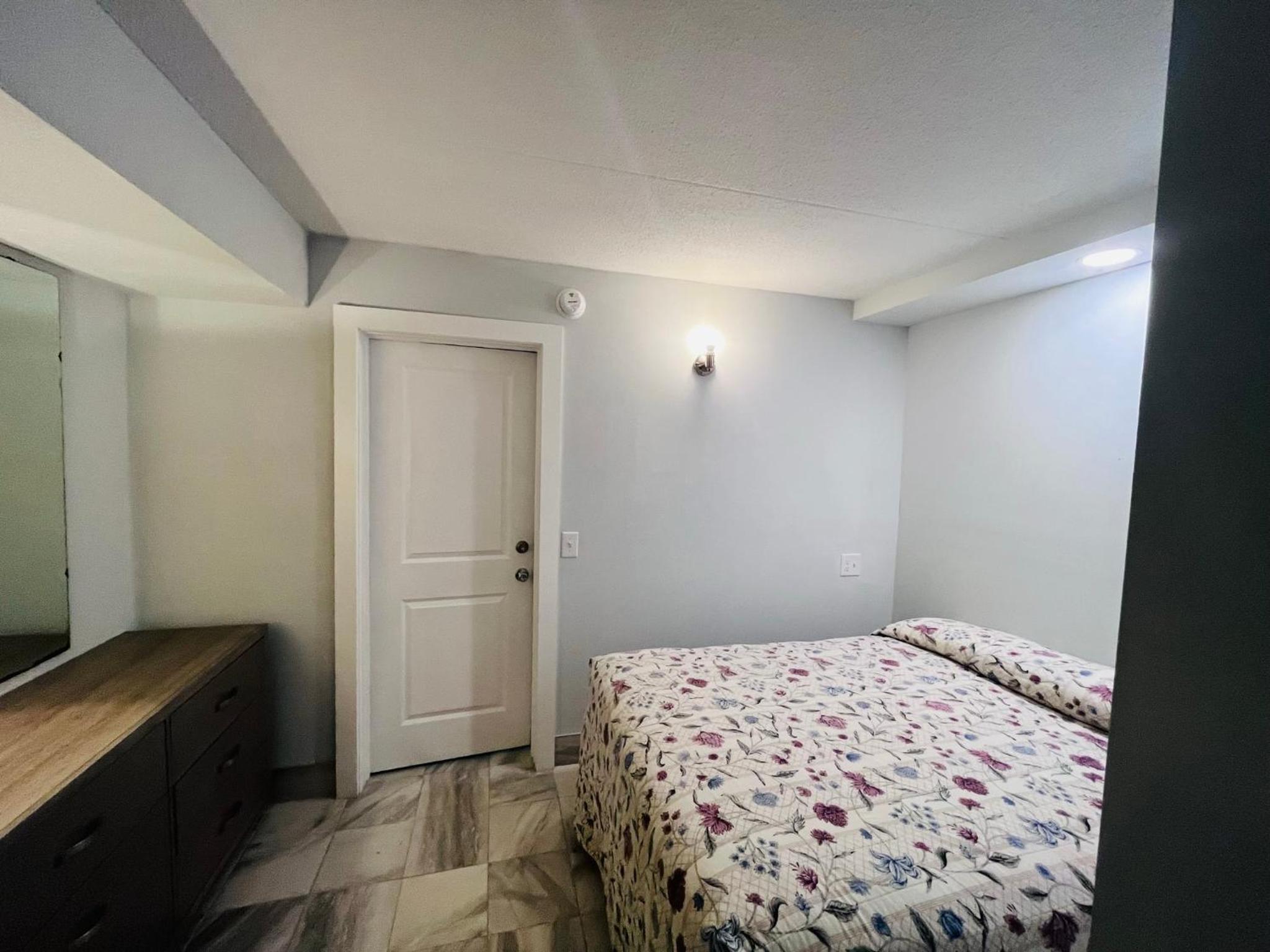Admiral Resort Motel