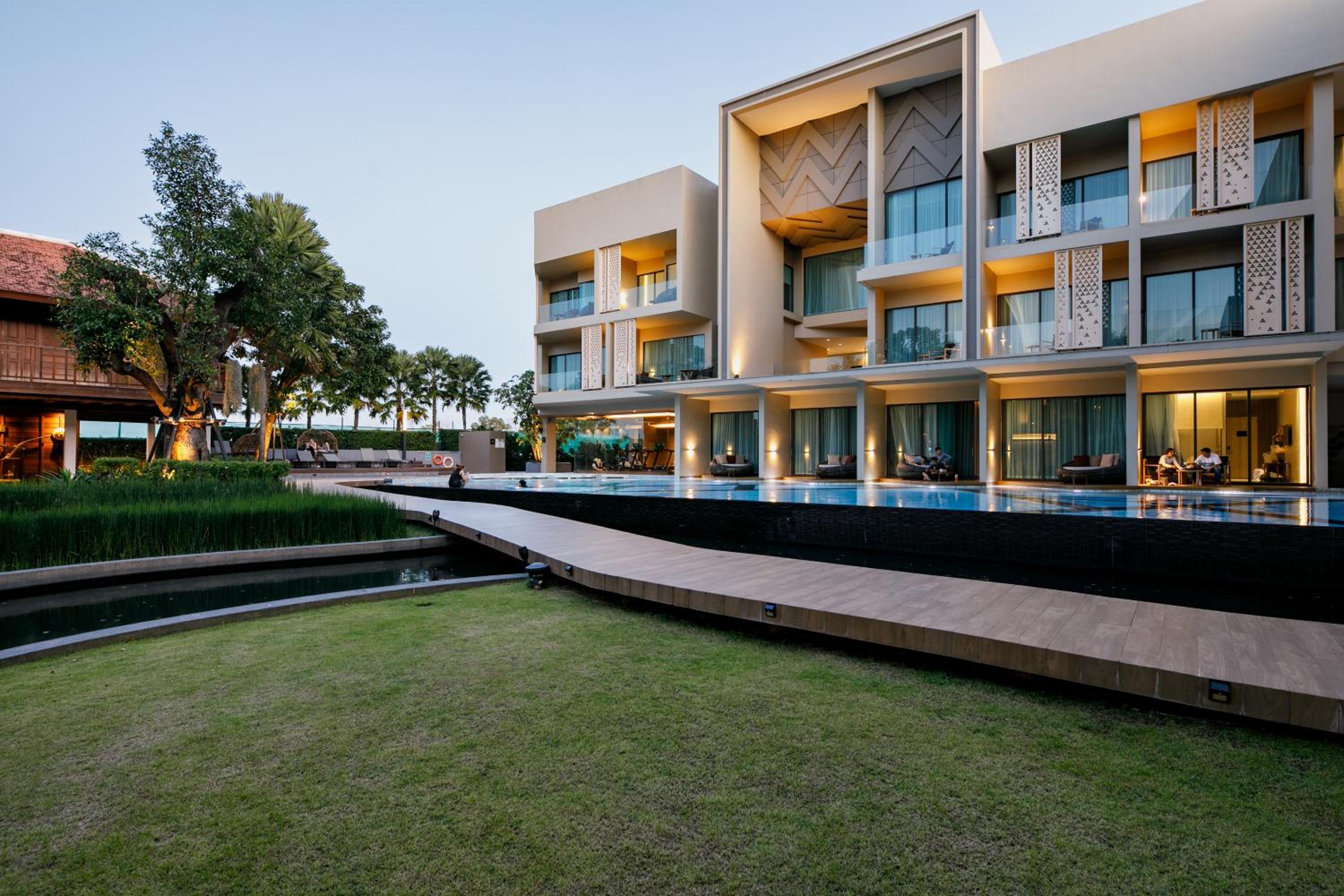 The Signature Hotel Airport 185