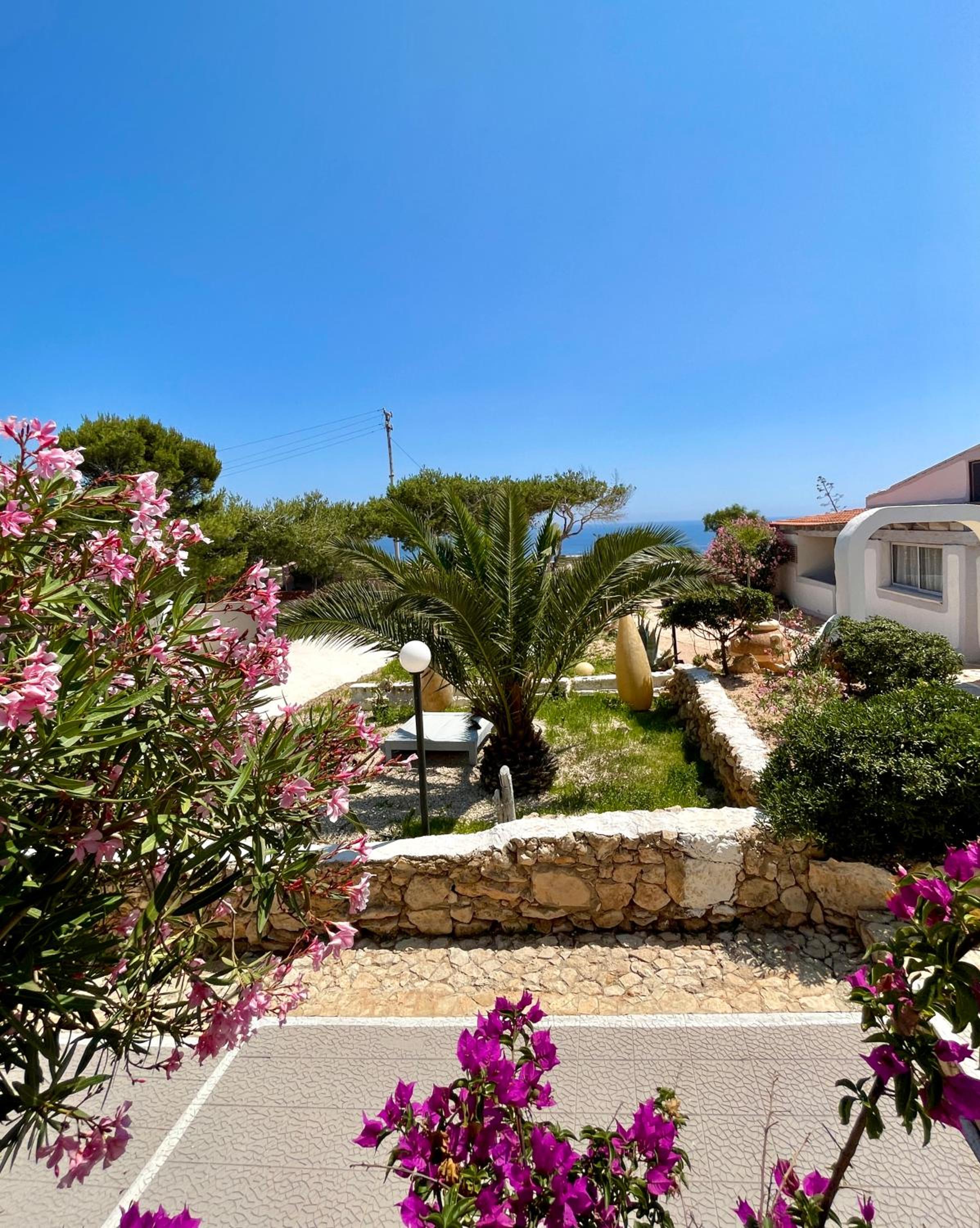 B H Lampedusa