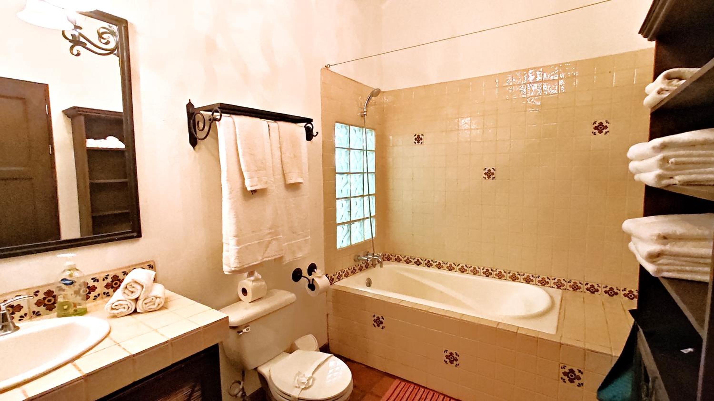 Villa Helena Hermosa private 5-bdr resort pool