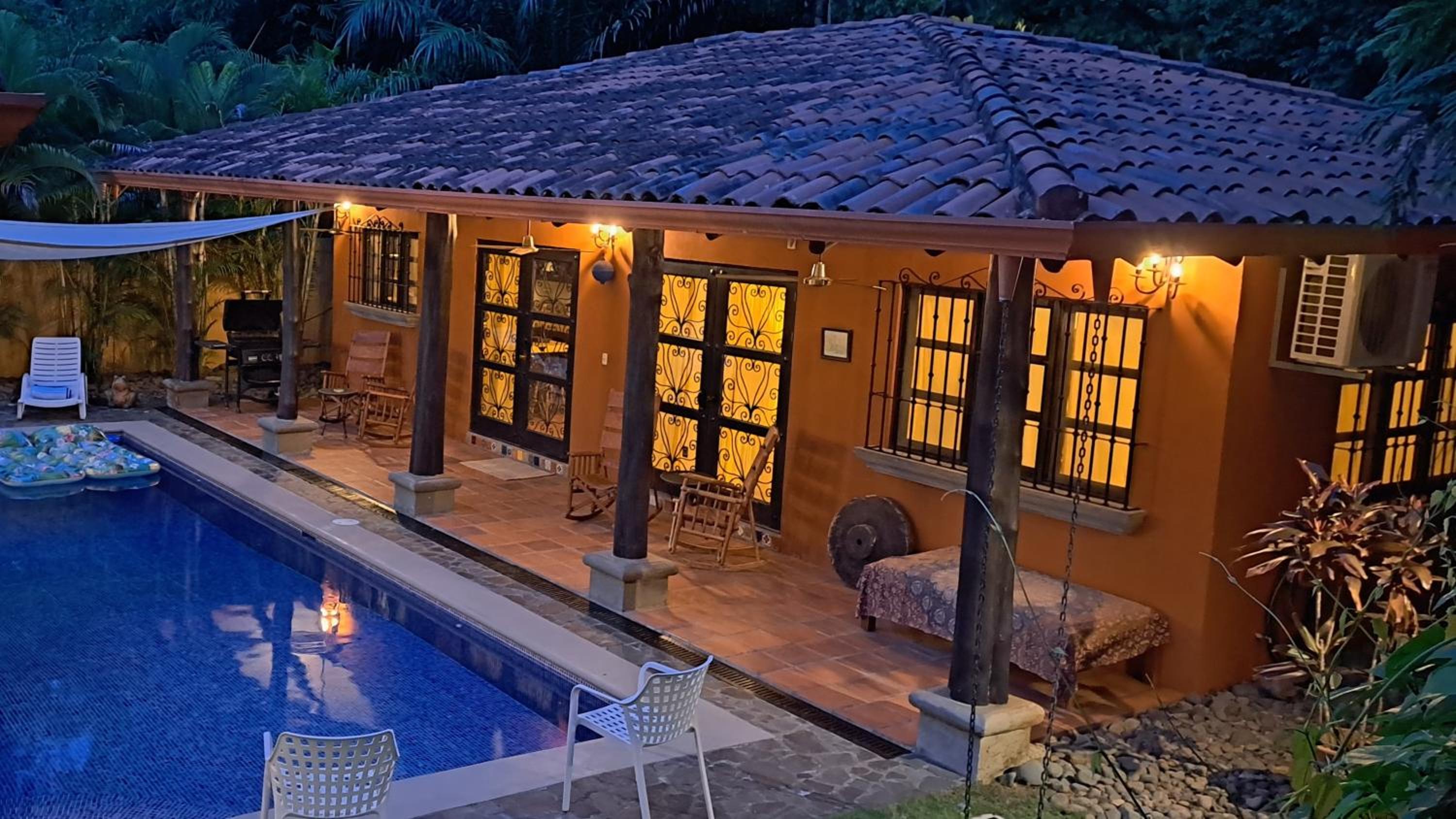Villa Helena Hermosa private 5-bdr resort pool