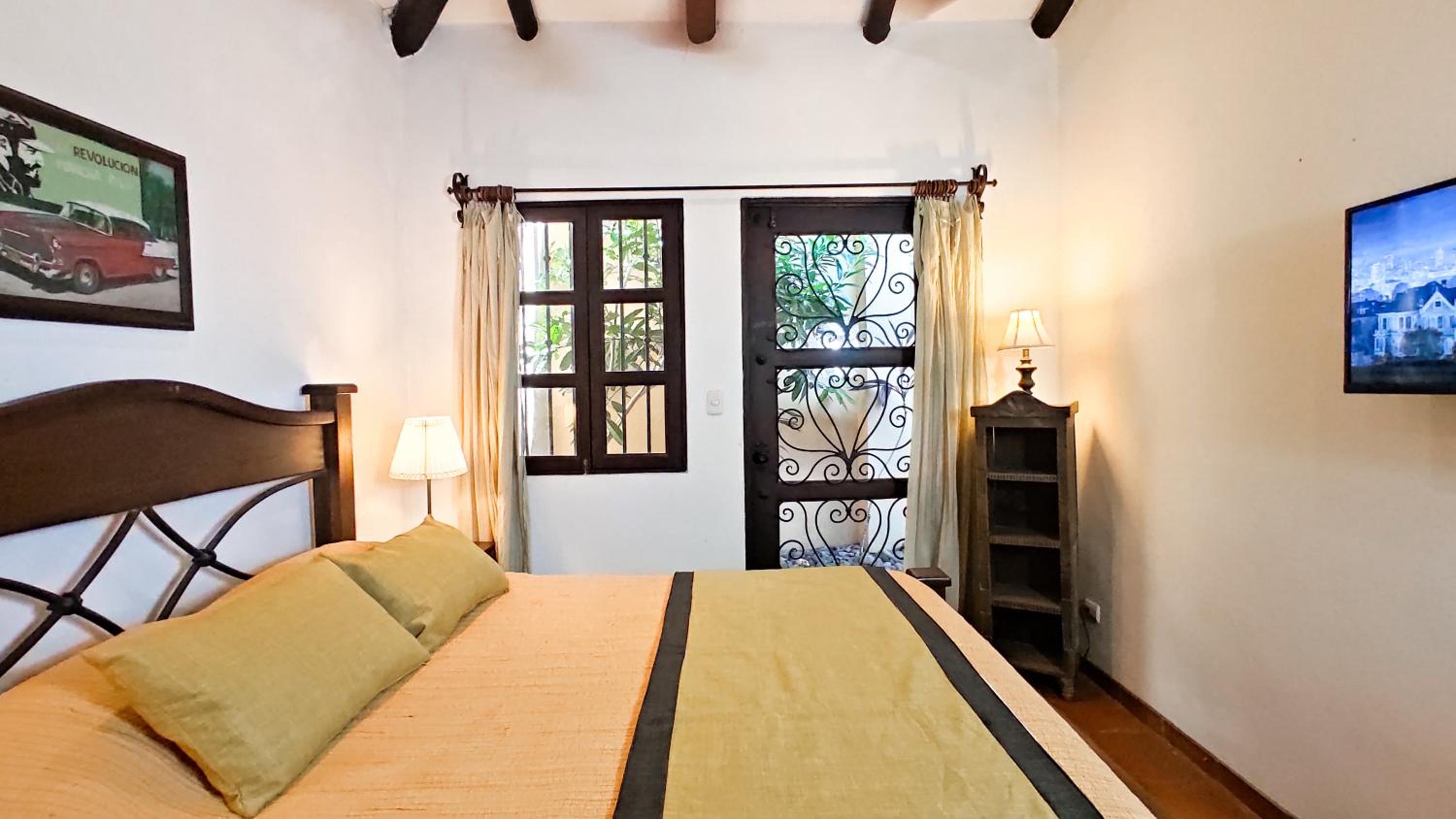 Villa Helena Hermosa private 5-bdr resort pool