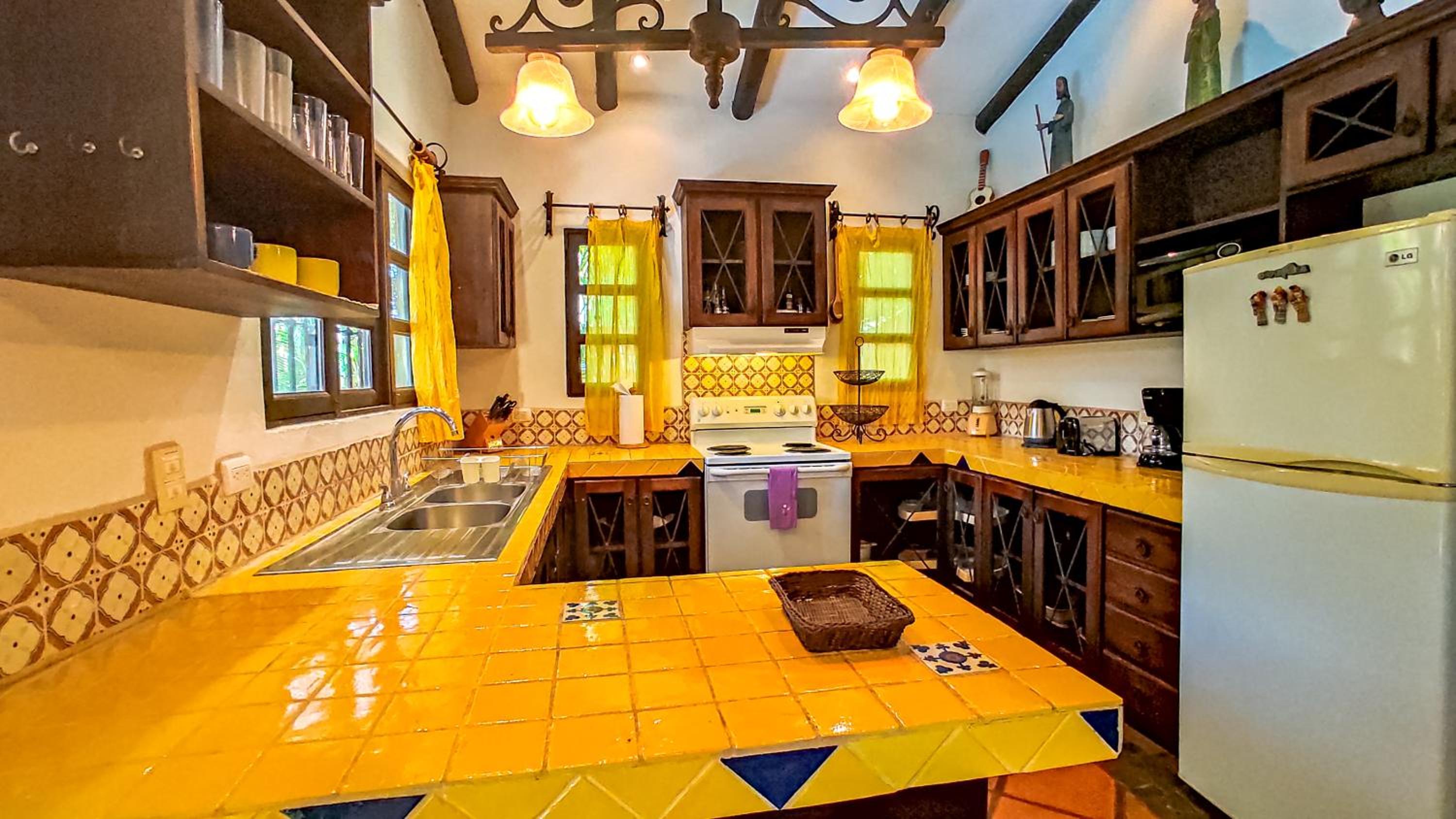 Villa Helena Hermosa private 5-bdr resort pool