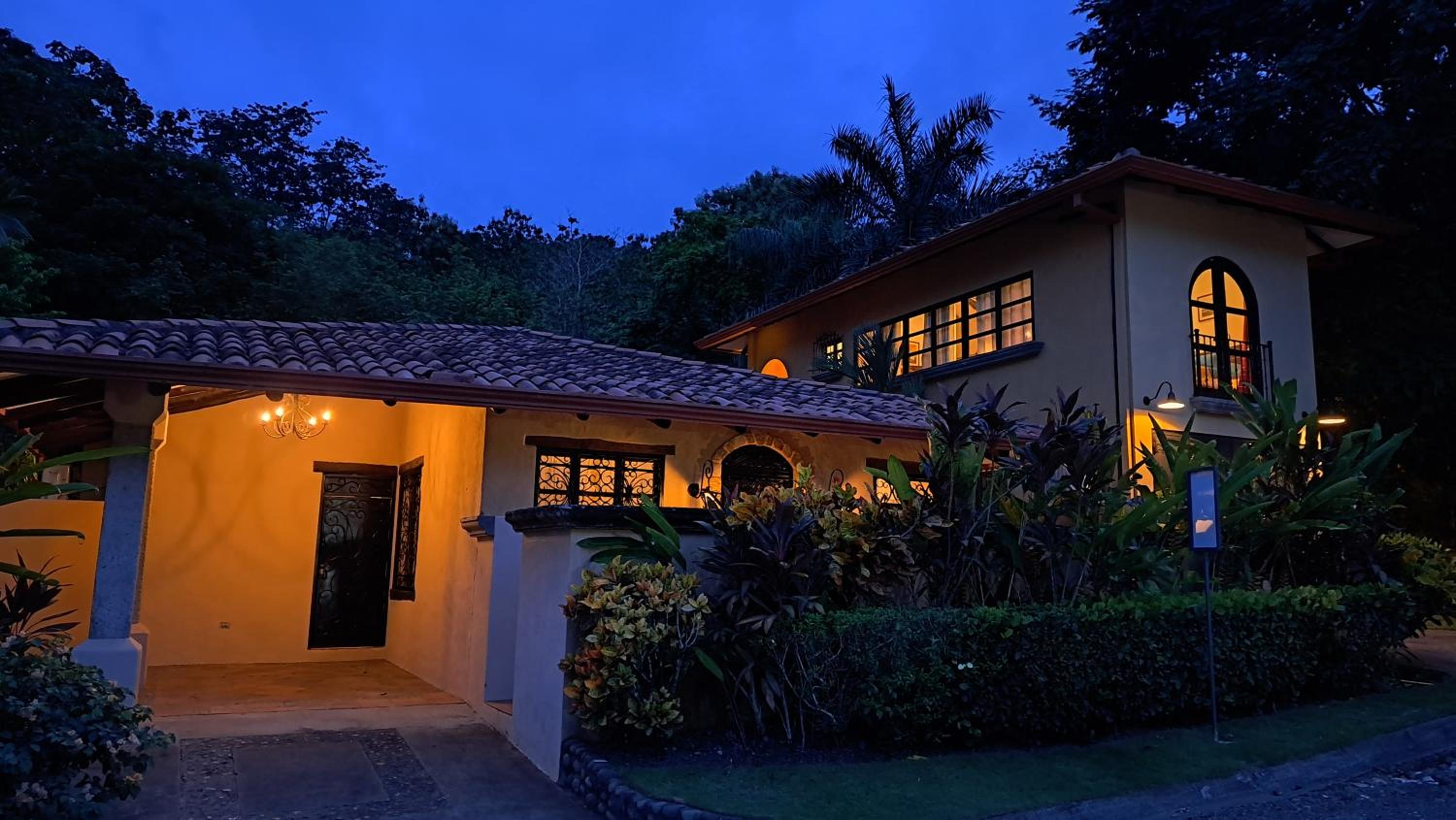 Villa Helena Hermosa private 5-bdr resort pool