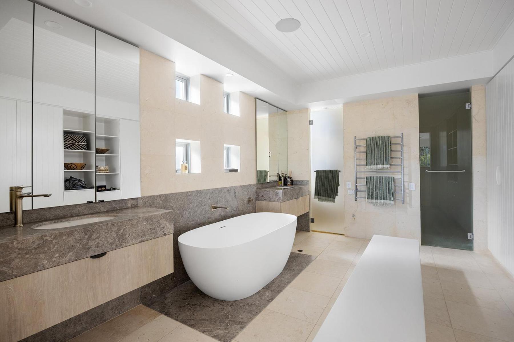 Iluka, Luxurious Riverfront Retreat