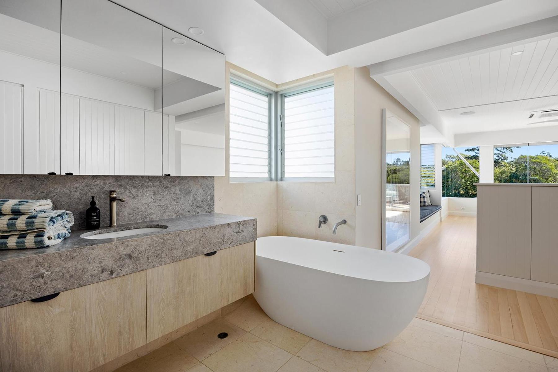 Iluka, Luxurious Riverfront Retreat