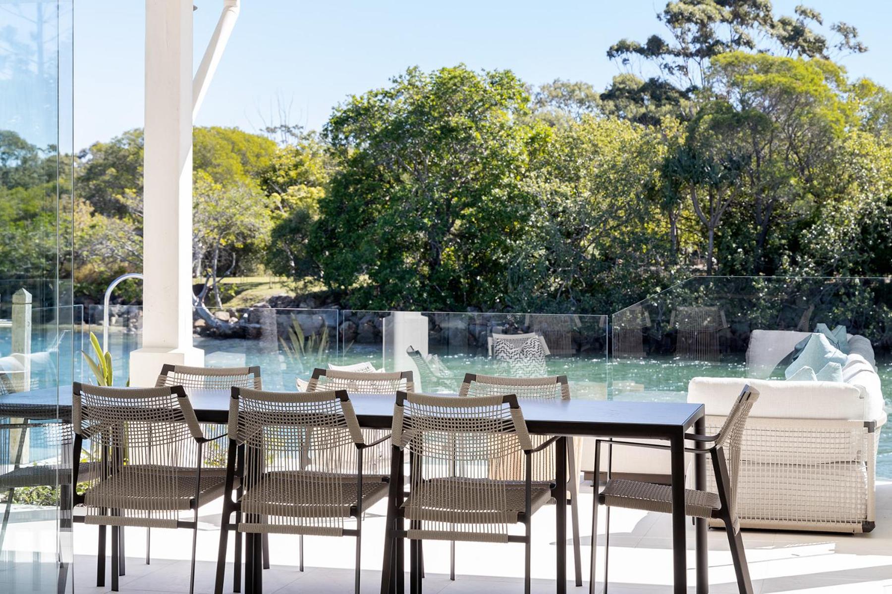 Iluka, Luxurious Riverfront Retreat