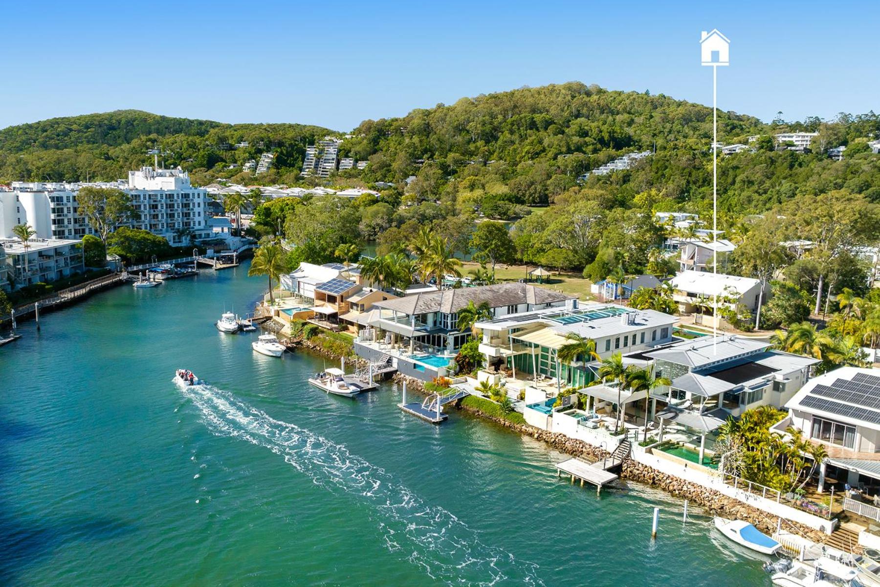Iluka, Luxurious Riverfront Retreat