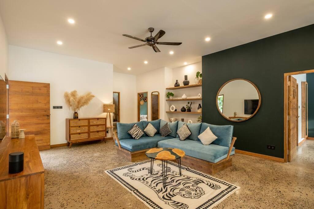 Designer NEW 3BDR - Lush Garden+Pool view 2