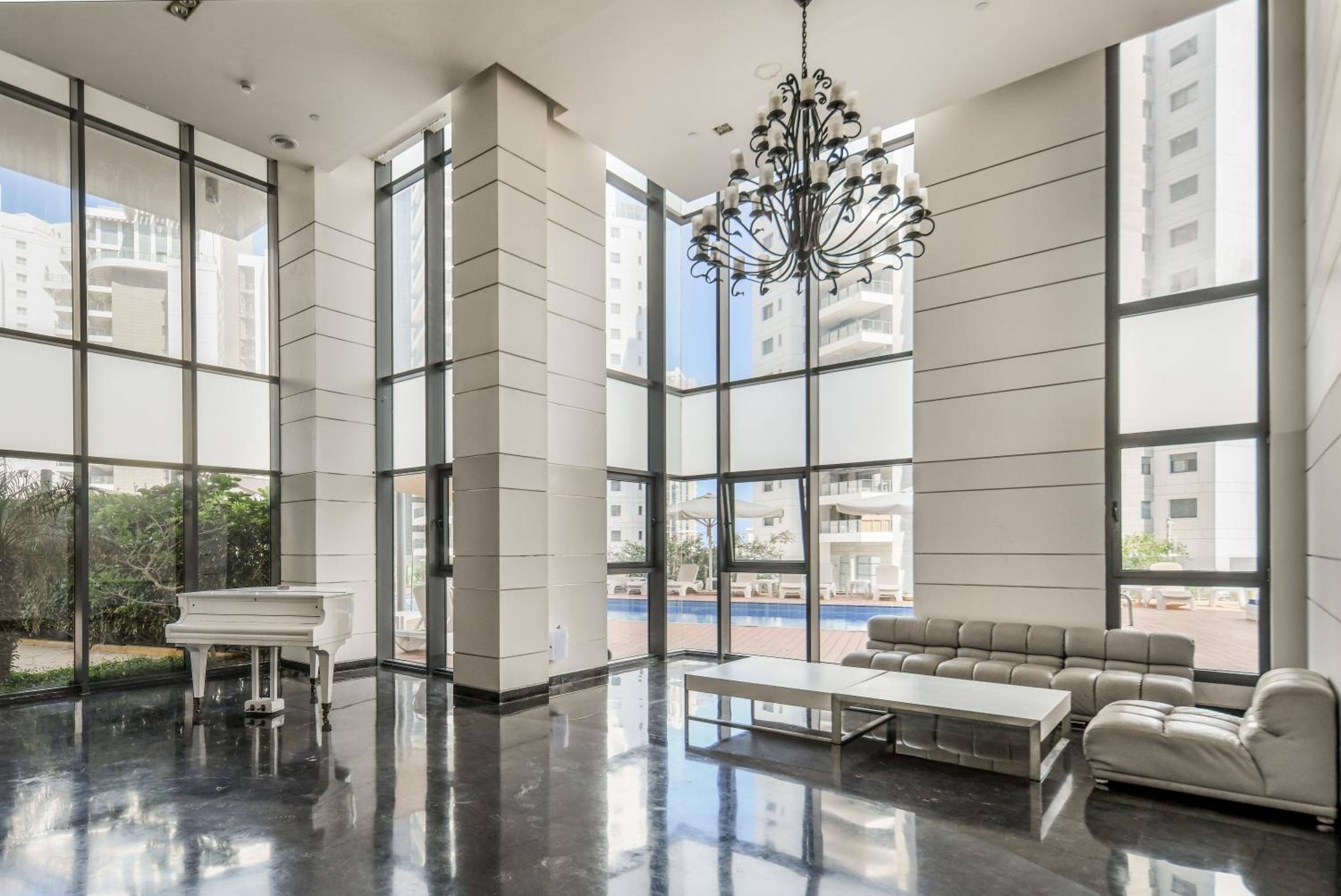 Stunning Modern Studio in Netanya from the beach