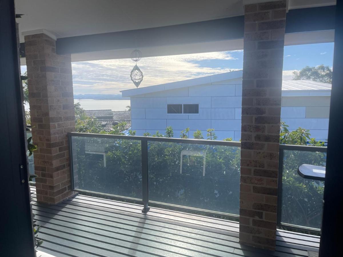 Away Nelson Bay, 29 Wollomi Ave - Spacious family home with water views, pet friendly, Wifi & aircon