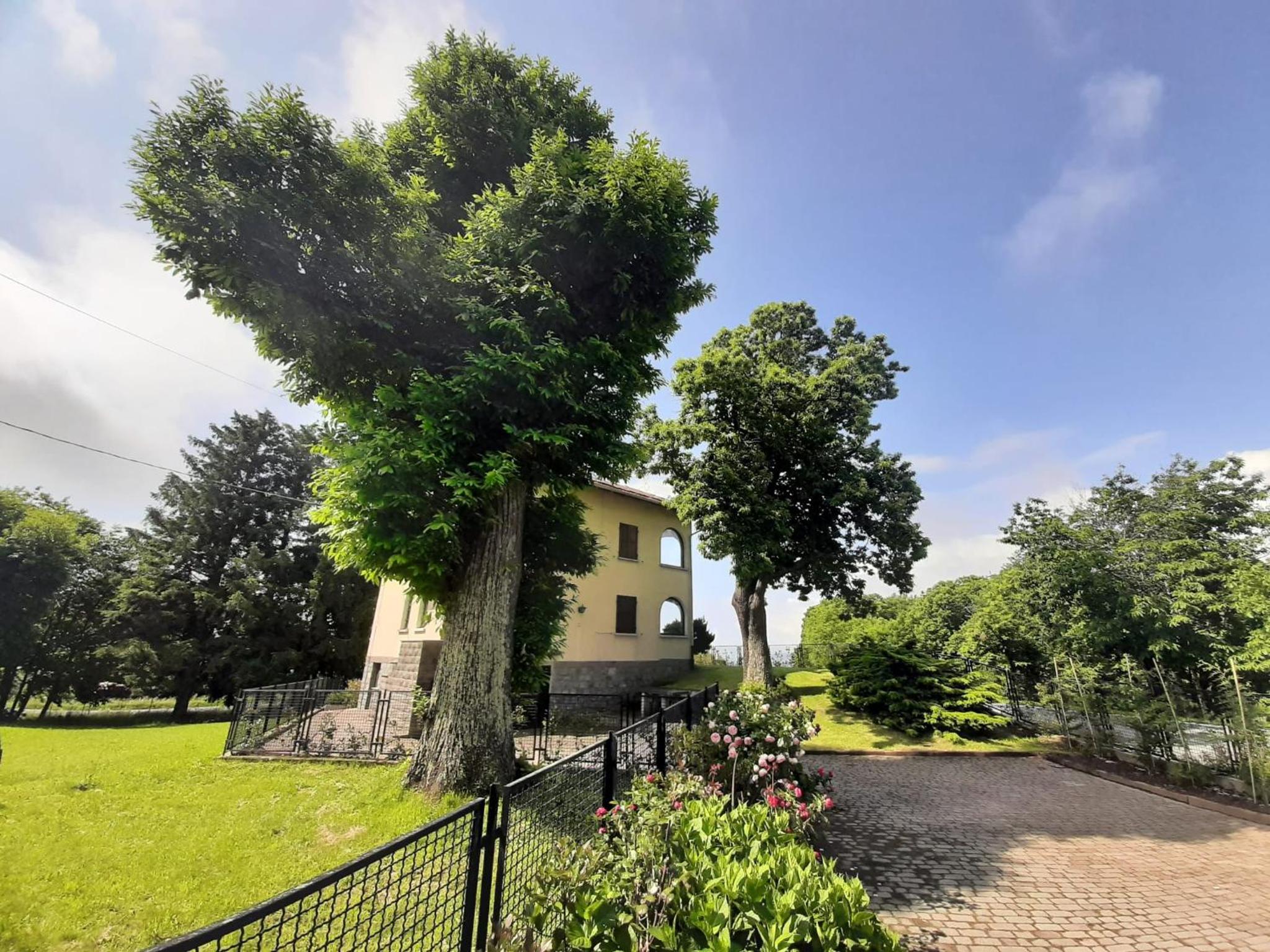 Casa in montagna con giardino privato recintato view 2
