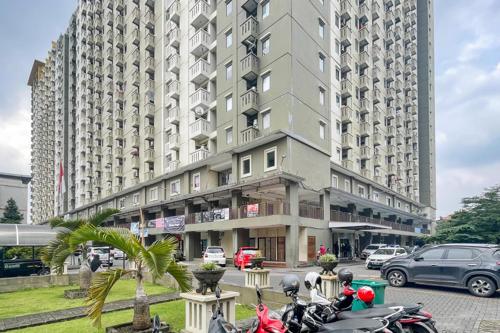 RedLiving Apartemen Gateway Cicadas - DB Room