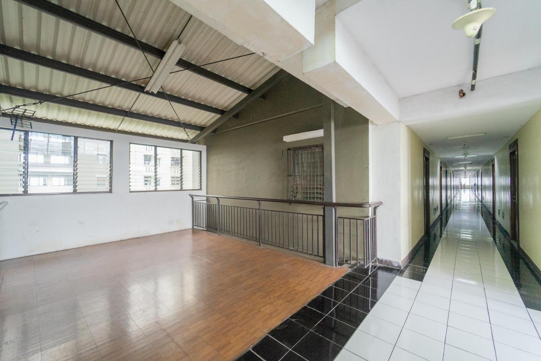 RedLiving Apartemen Gateway Cicadas - DB Room