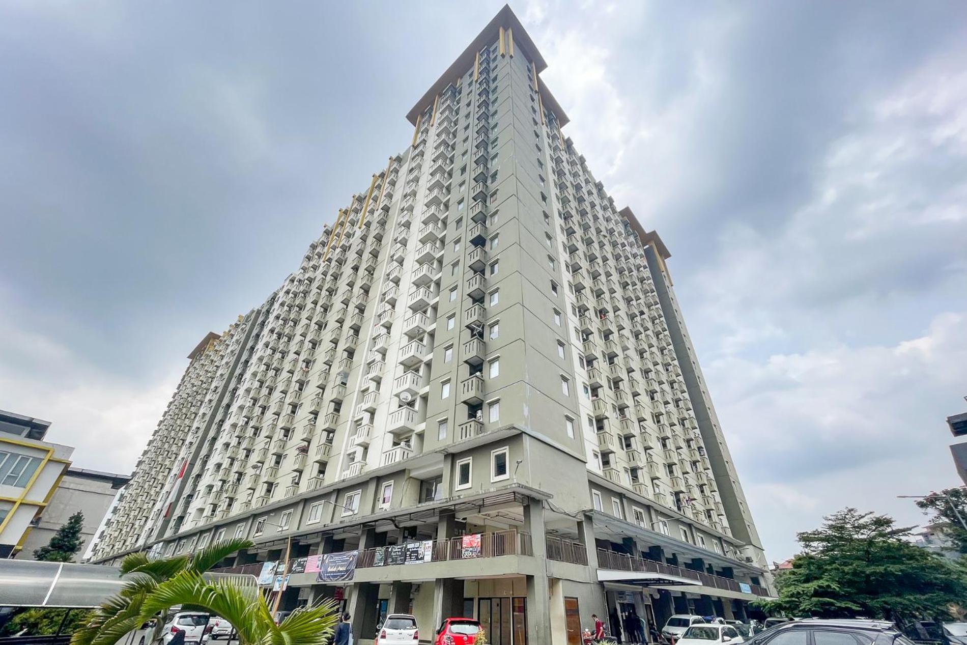 RedLiving Apartemen Gateway Cicadas - DB Room