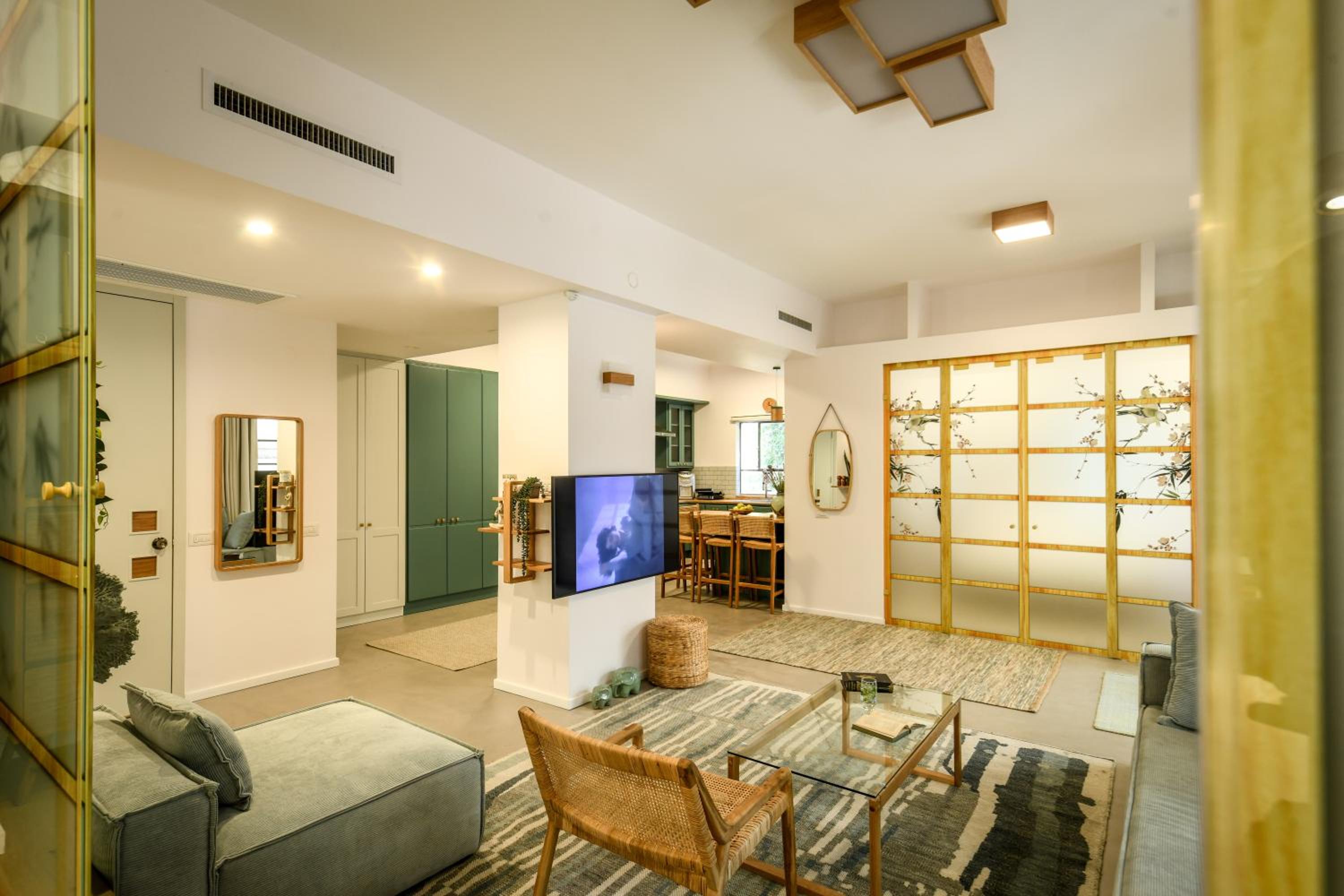 Charming 2BR Apt with a Breathtaking Patio in the Heart of the City with Shelter by Sea N' Rent