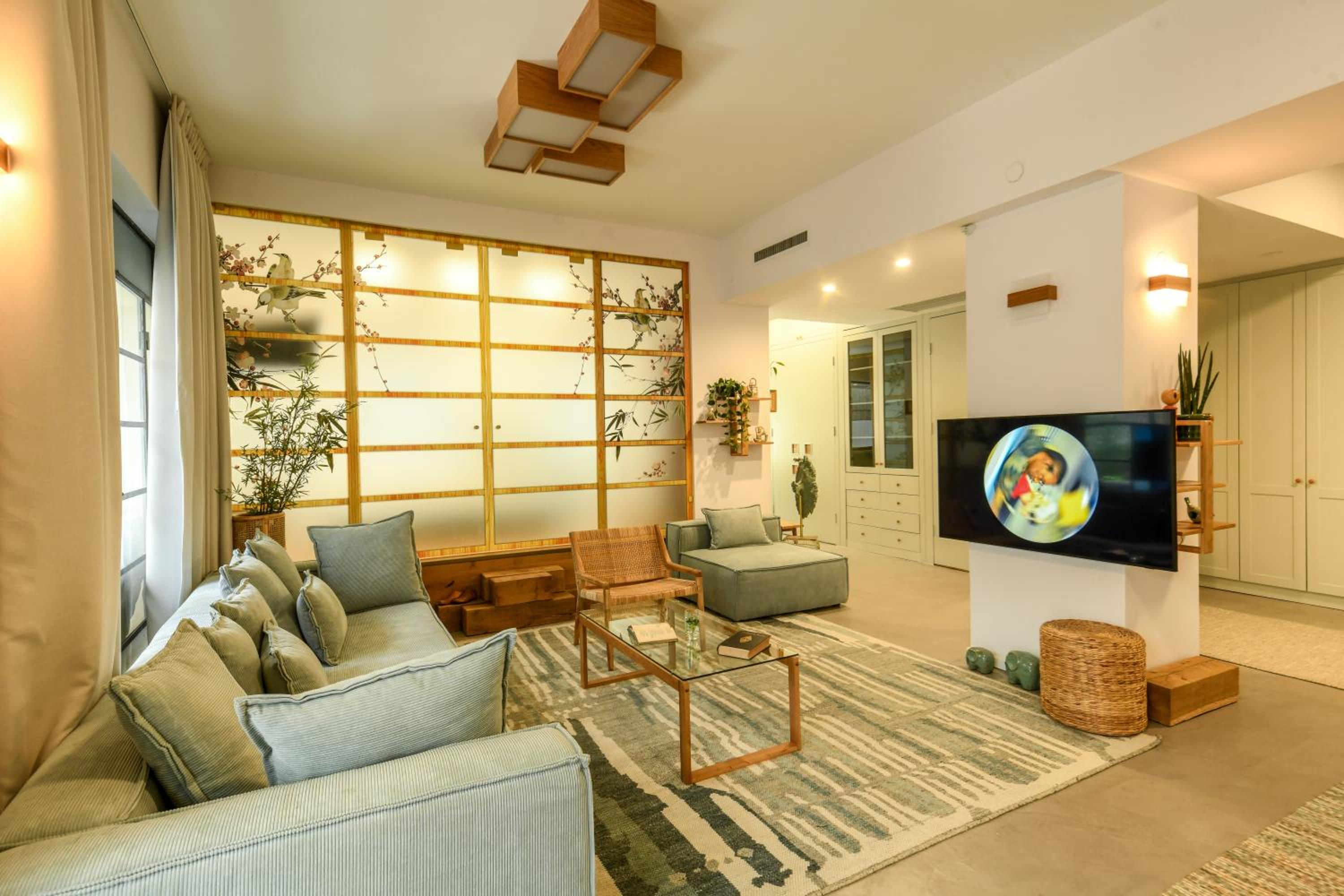 Charming 2BR Apt with a Breathtaking Patio in the Heart of the City with Shelter by Sea N' Rent