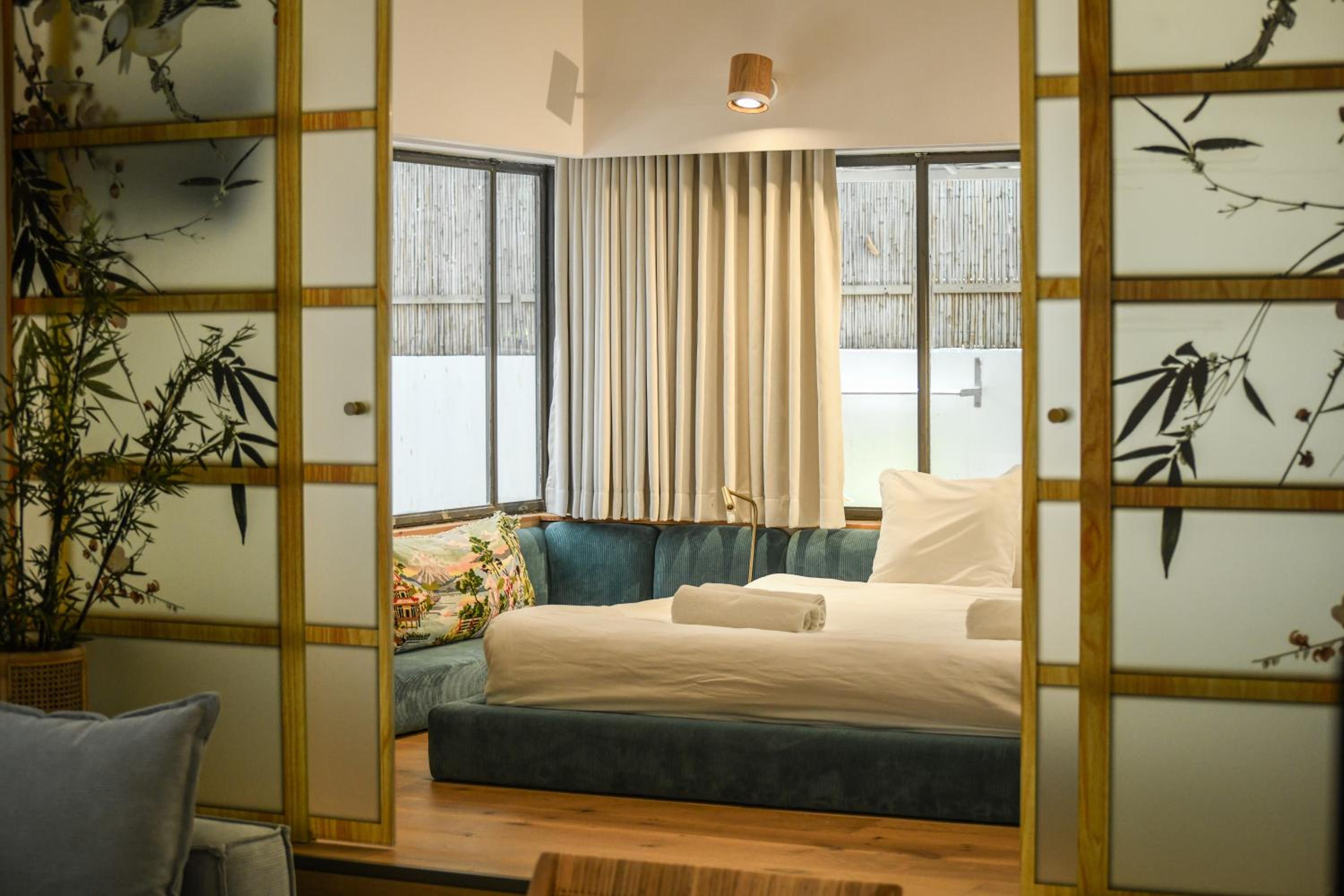 Charming 2BR Apt with a Breathtaking Patio in the Heart of the City with Shelter by Sea N' Rent