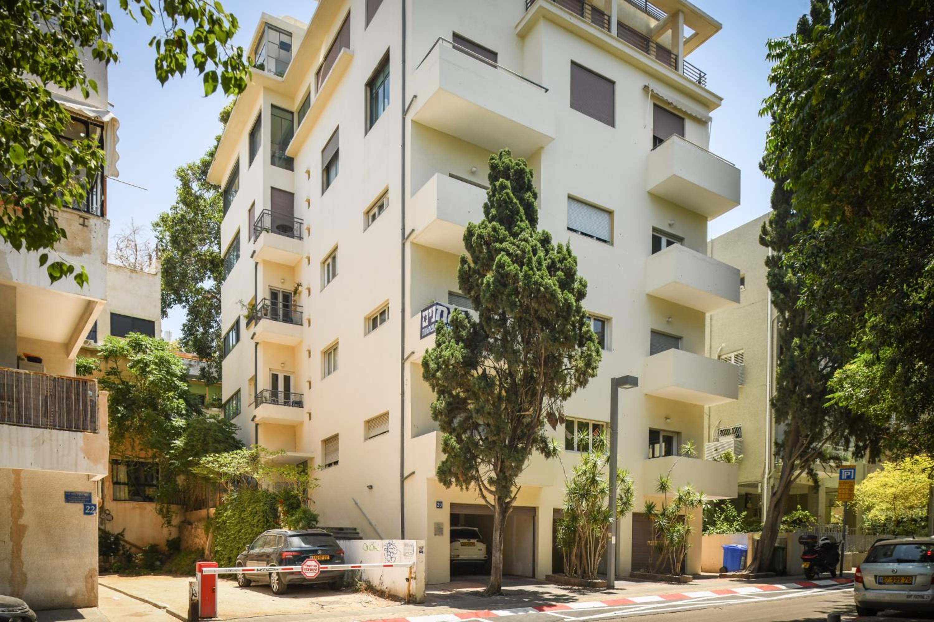 Charming 2BR Apt with a Breathtaking Patio in the Heart of the City with Shelter by Sea N' Rent