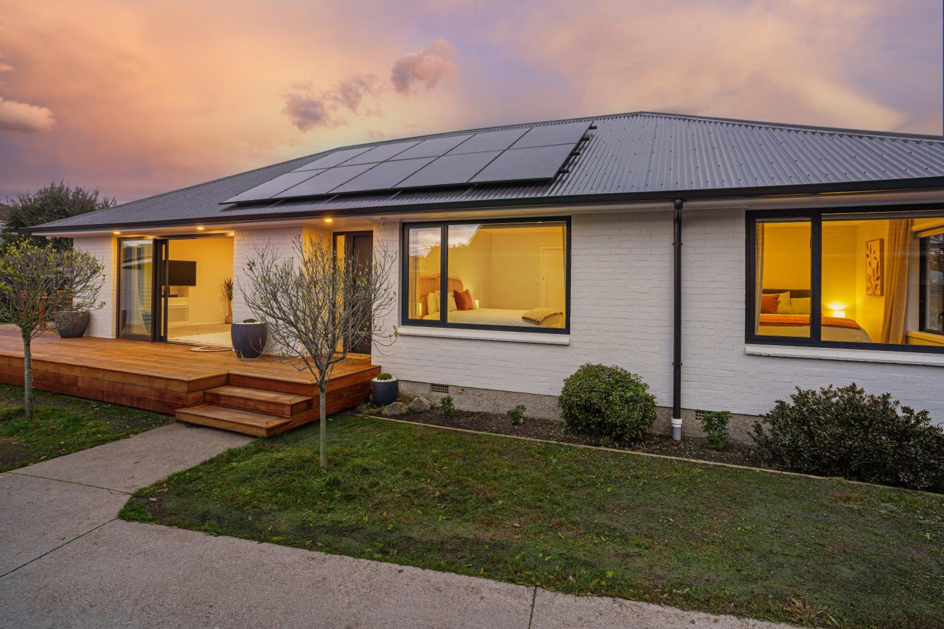 Private Family 4BR Home, Near Airport, Free Parking