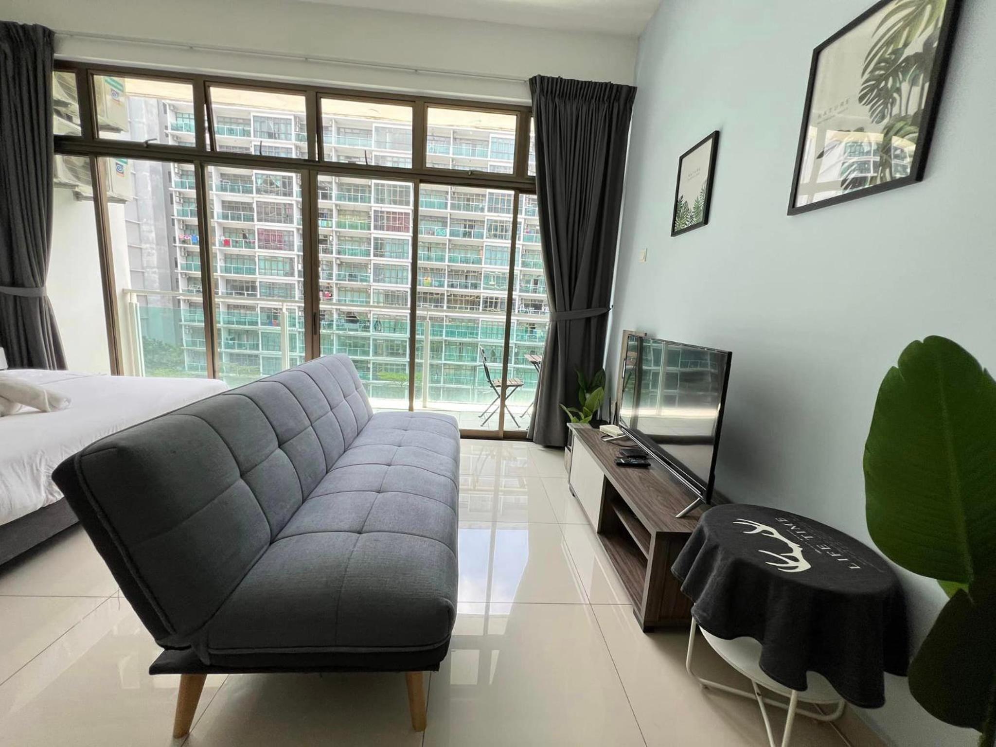 PALAZIO CONDO (MOUNT AUSTIN)