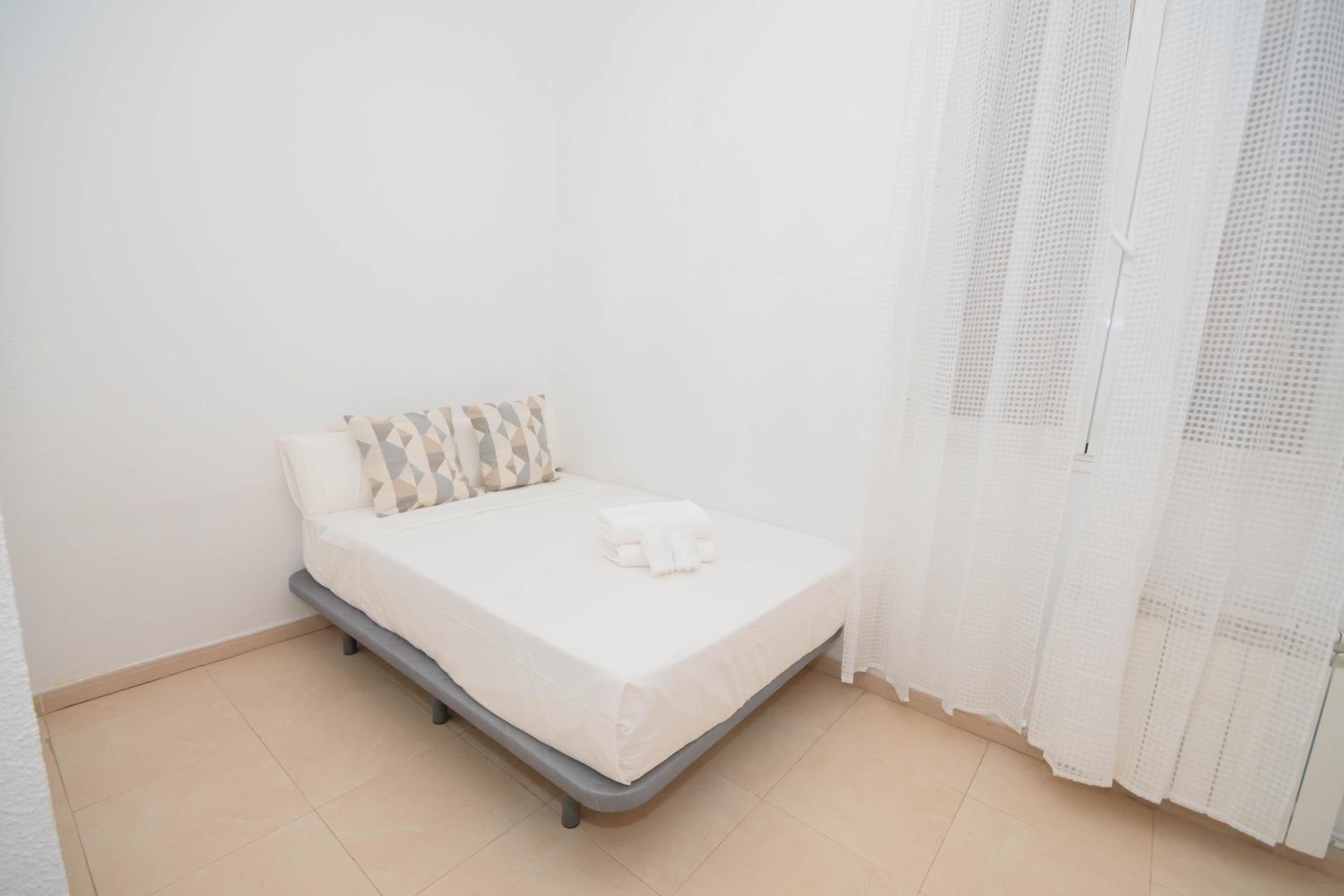 For You Rentals Hermoso apartamento TEMPORAL Plaza Zerolo - Chueca - Madrid DIN131F view 4