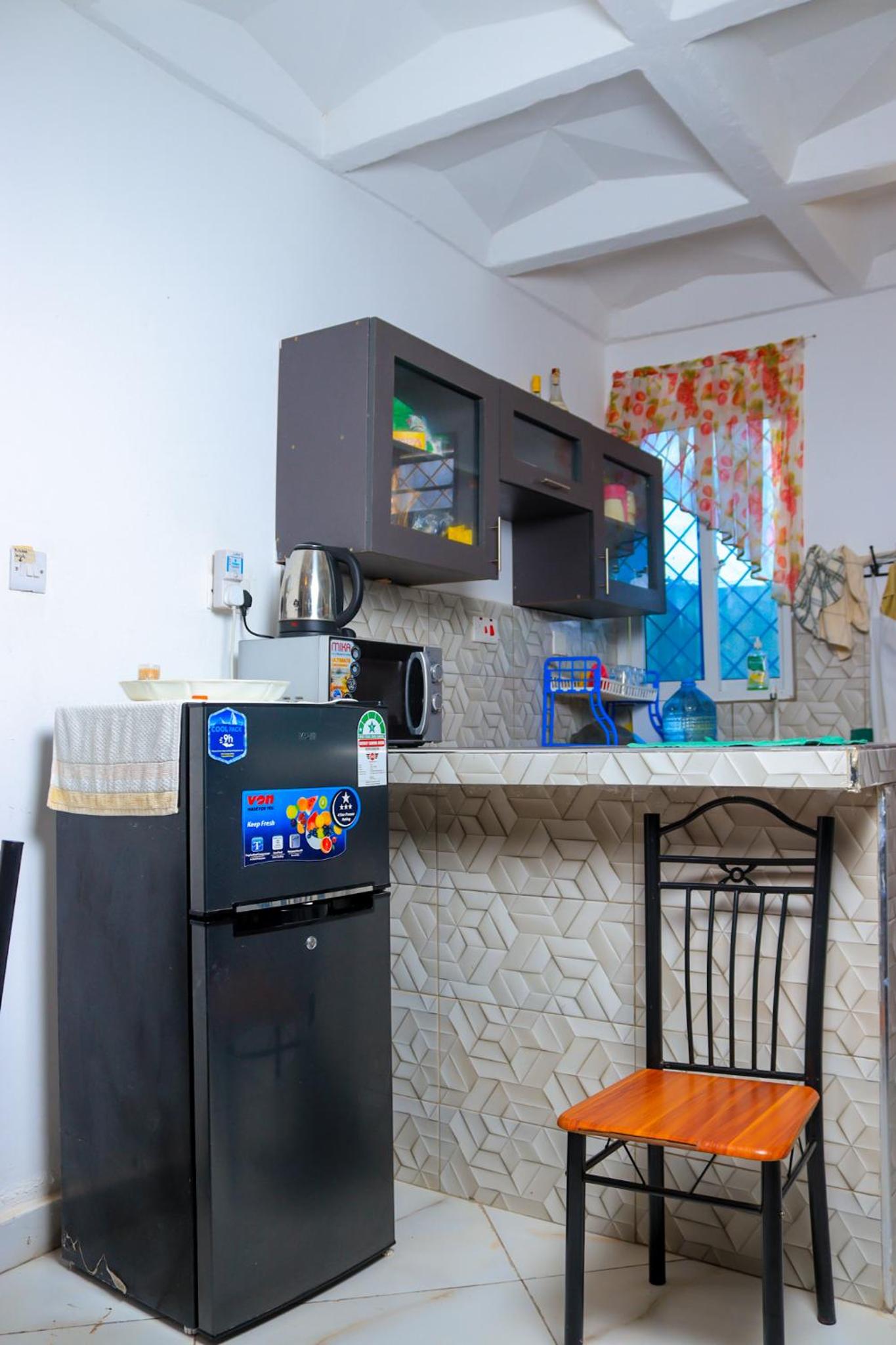 Serene 2 bedroom homestay 15mindrive to the beach view 5