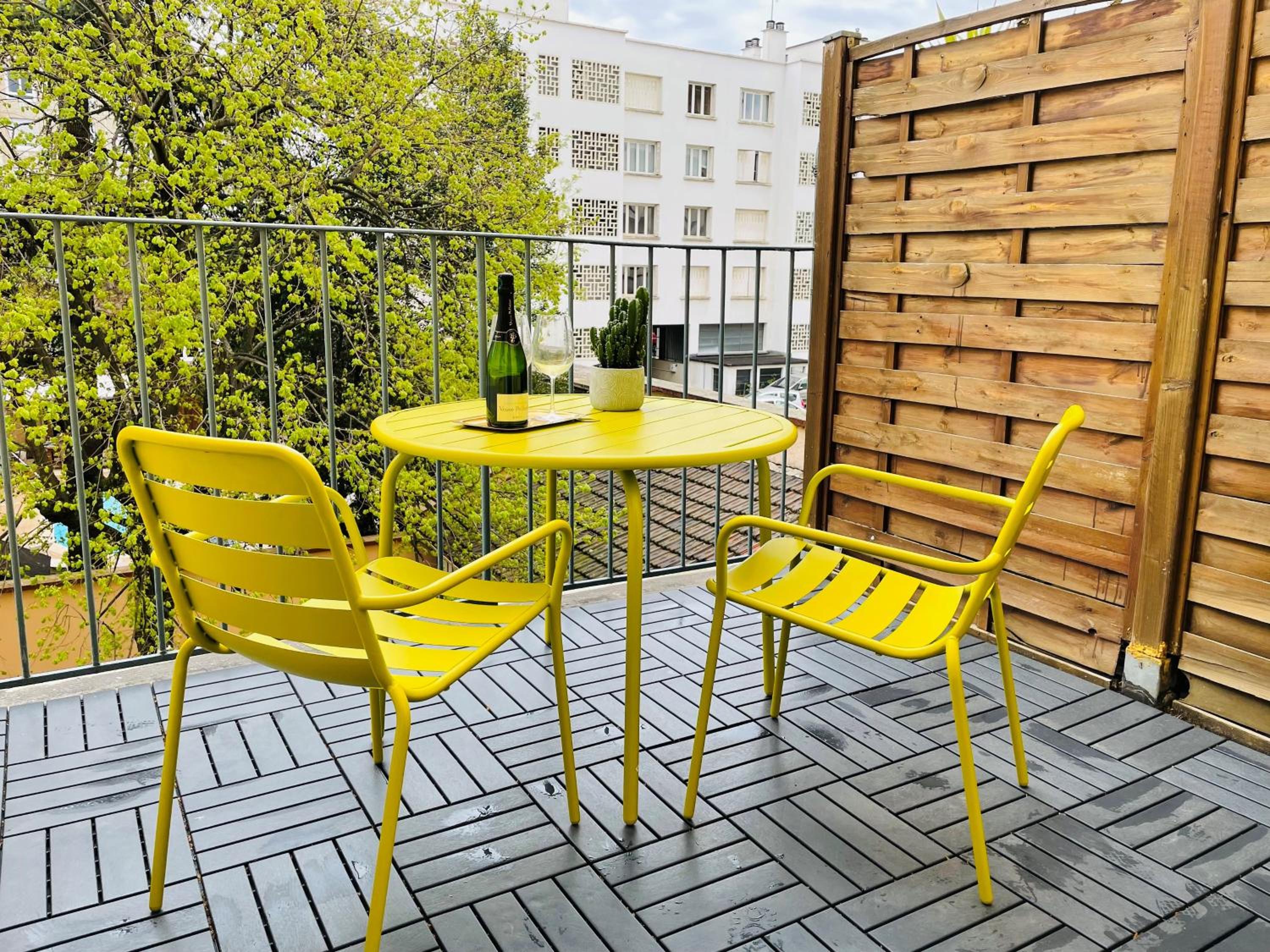 RAFFINE - Part-Dieu l Vue cours l Terrasse by Dreamy Flat Lyon