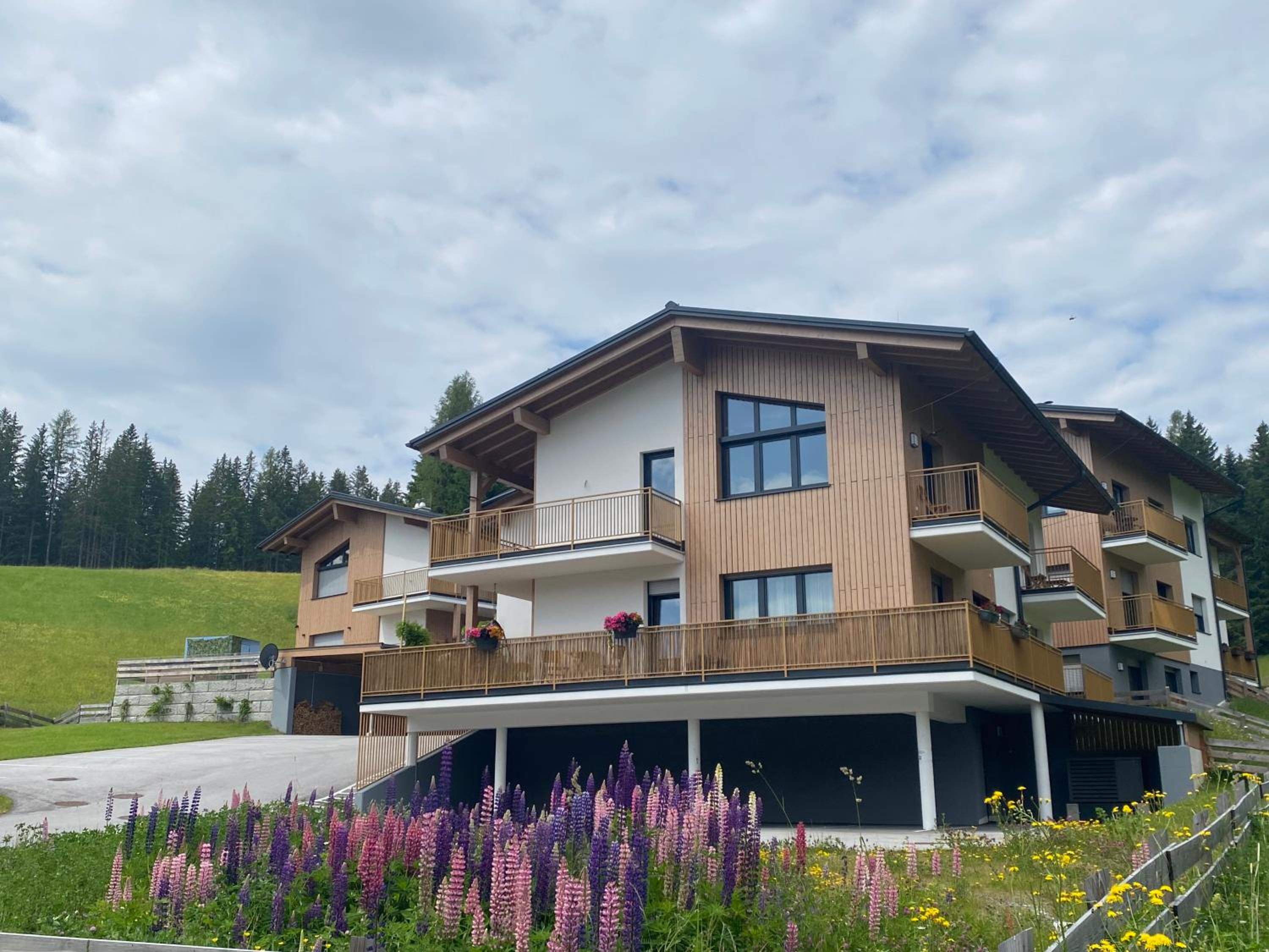 Moderne Kaminstube