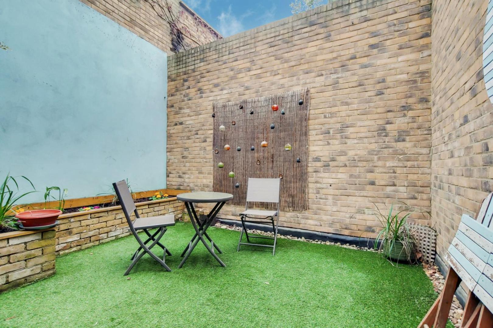 Spacious 2 bed 2 bath Kings Cross Apartment