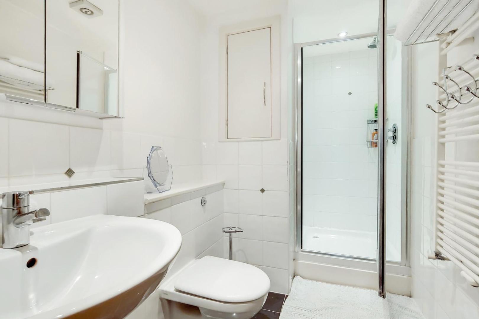 Spacious 2 bed 2 bath Kings Cross Apartment