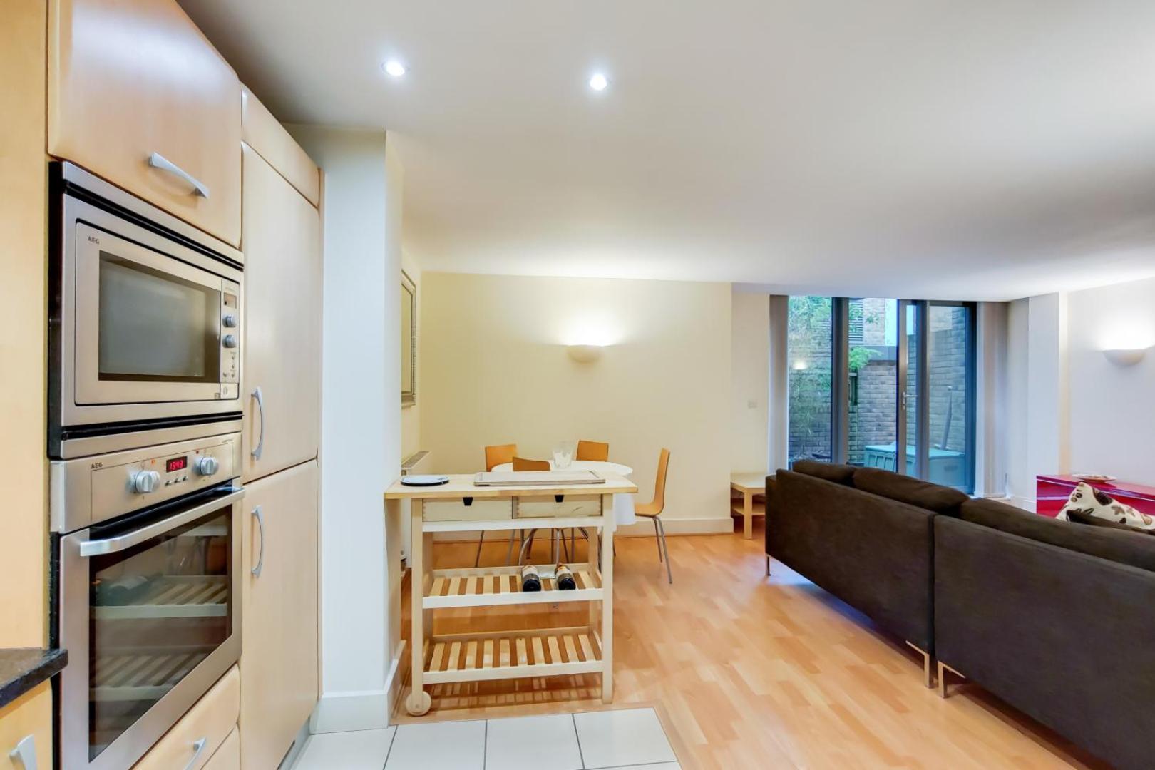 Spacious 2 bed 2 bath Kings Cross Apartment
