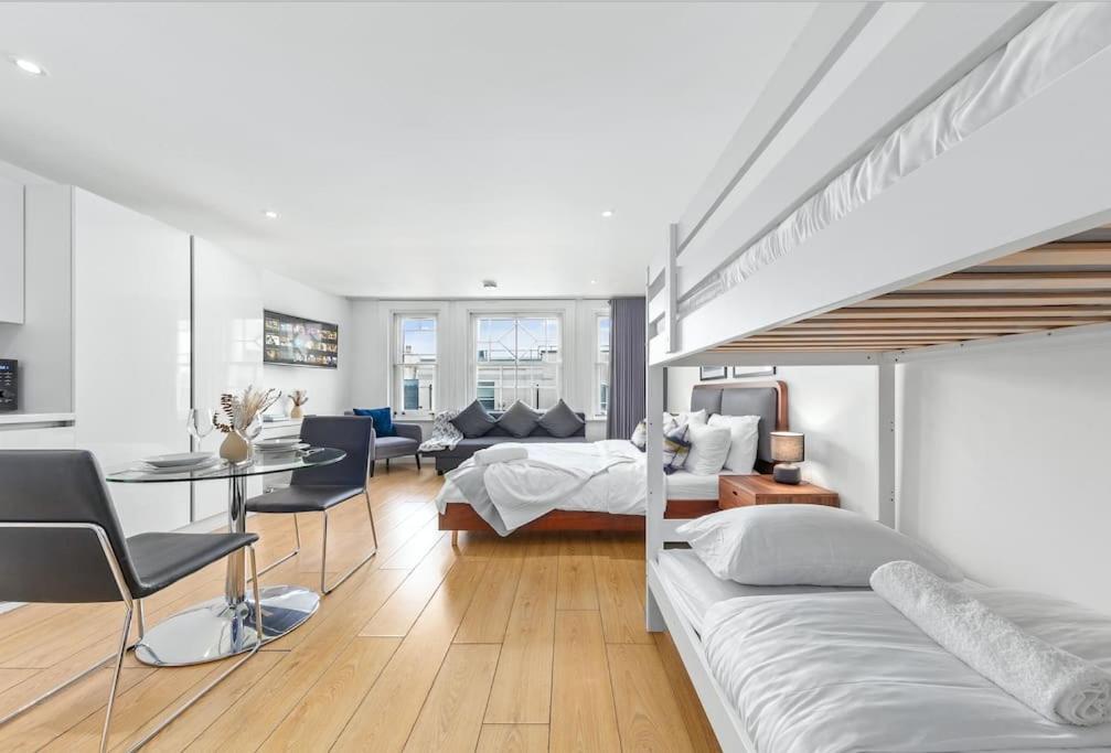 Sleep6 In Leicester Square, Soho VR7