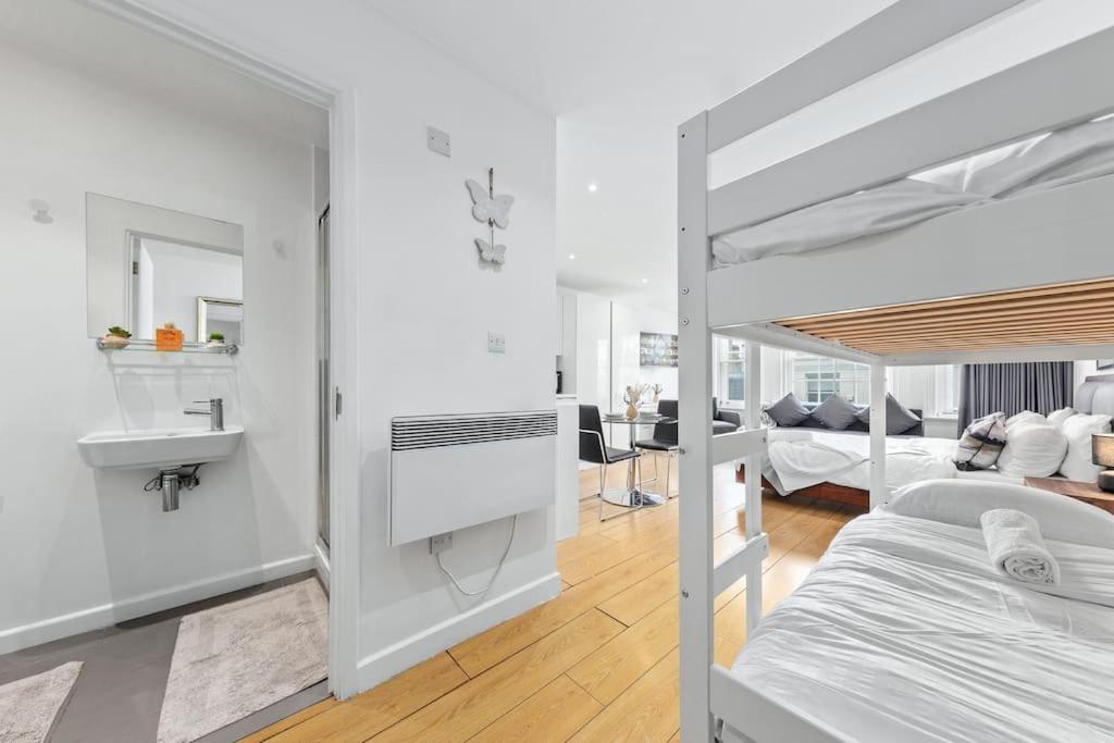 Sleep6 In Leicester Square, Soho VR7