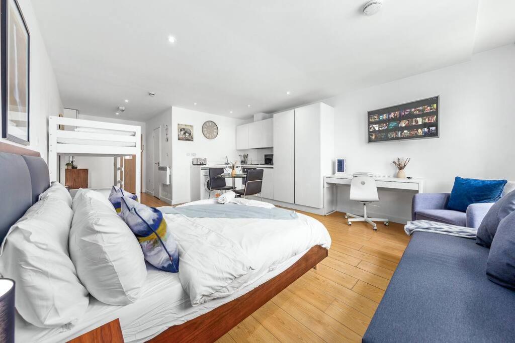 Sleep6 In Leicester Square, Soho VR7