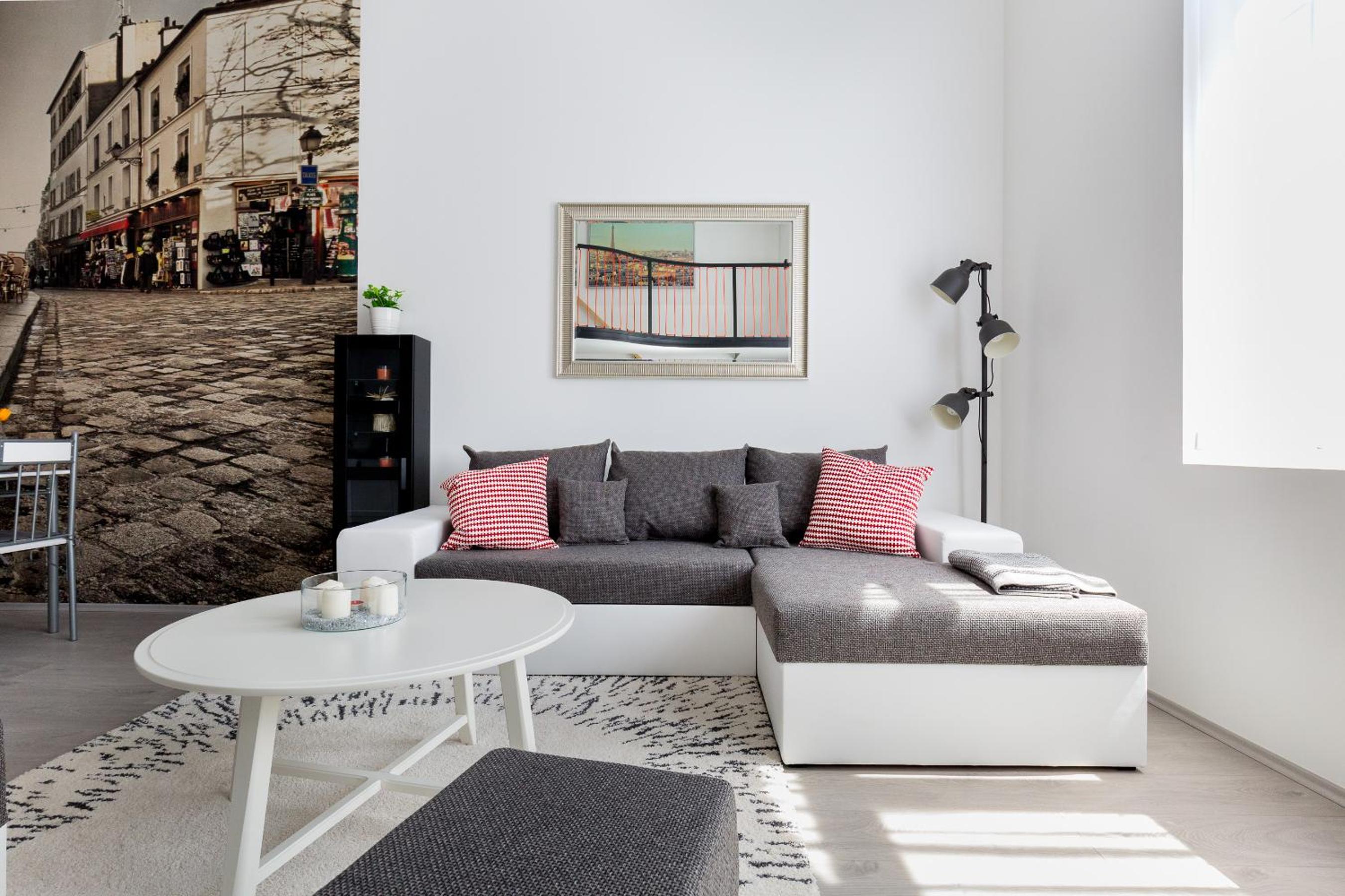 Cobblestone quarters with a wave of colour view 3